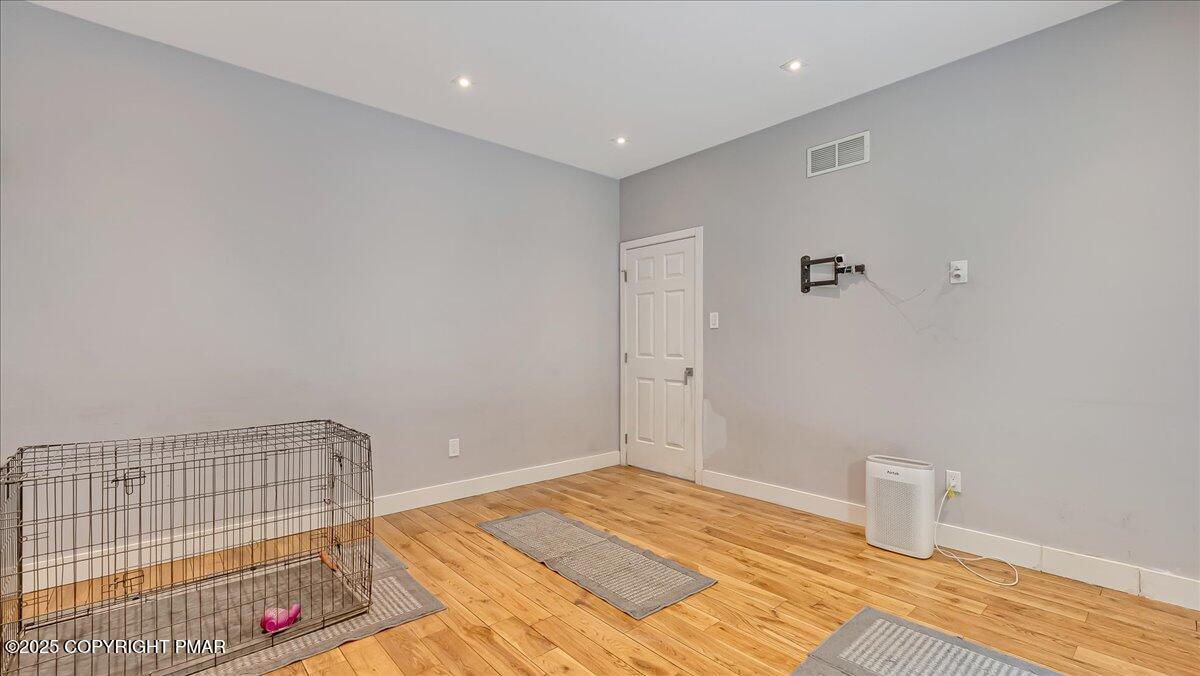 East Stroudsburg, Pennsylvania, 18302, United States, 5 Bedrooms Bedrooms, ,4 BathroomsBathrooms,Residential,For Sale,1980579