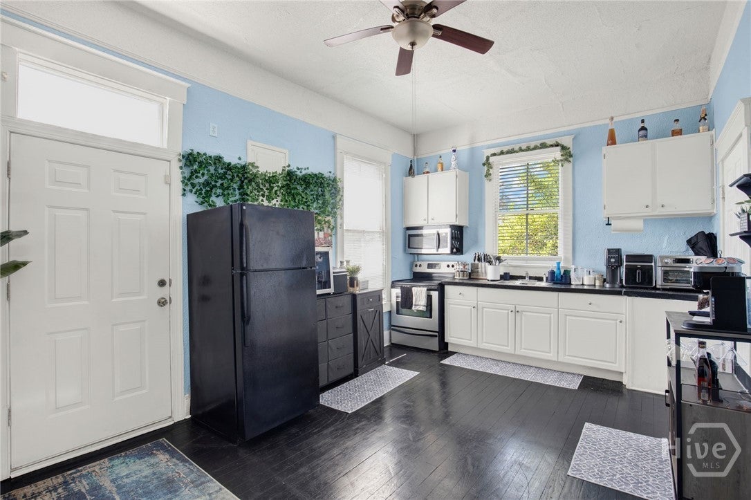 Savannah, Georgia, 31401, United States, 2 Bedrooms Bedrooms, ,3 BathroomsBathrooms,Residential,For Sale,2031134