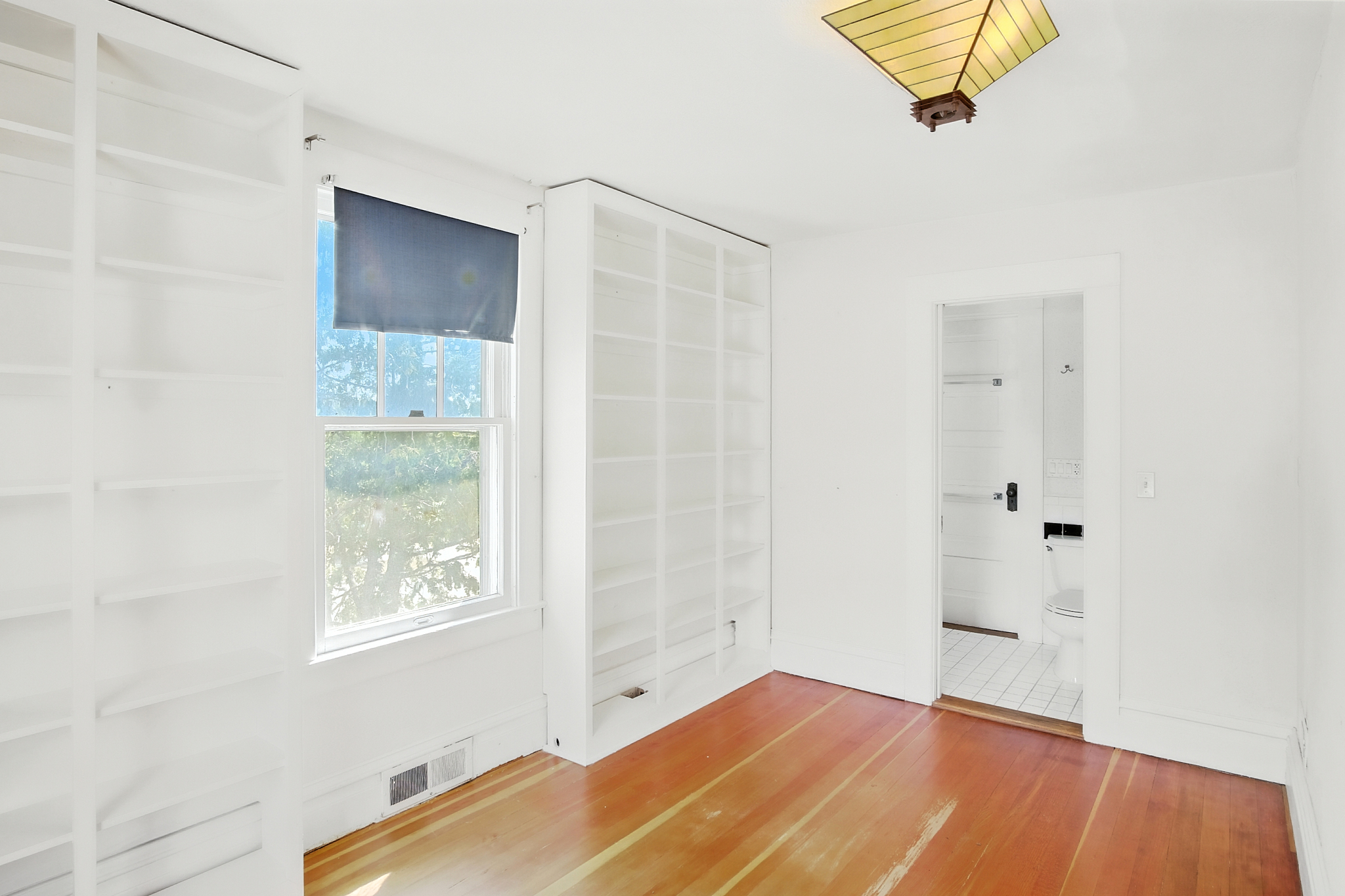 Hot Springs, South Dakota, 57747, United States, 5 Bedrooms Bedrooms, ,4 BathroomsBathrooms,Residential,For Sale,1983319