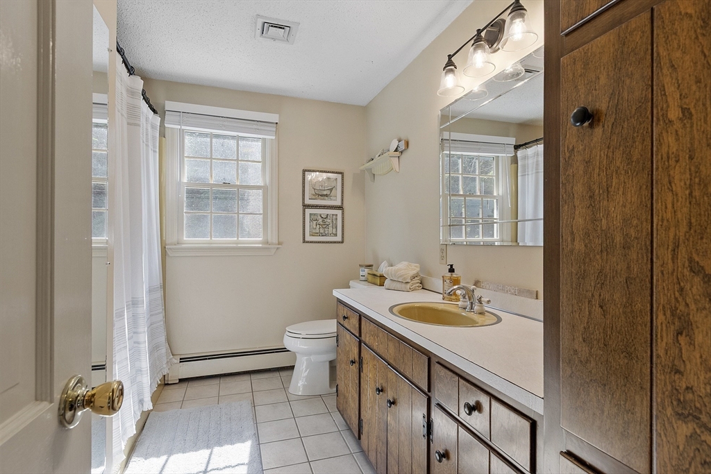 Pepperell, Massachusetts, 01463, United States, 4 Bedrooms Bedrooms, ,3 BathroomsBathrooms,Residential,For Sale,1930074