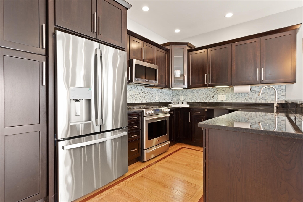 Boston, Massachusetts, 02127, United States, 2 Bedrooms Bedrooms, ,2 BathroomsBathrooms,Residential,For Sale,1890811