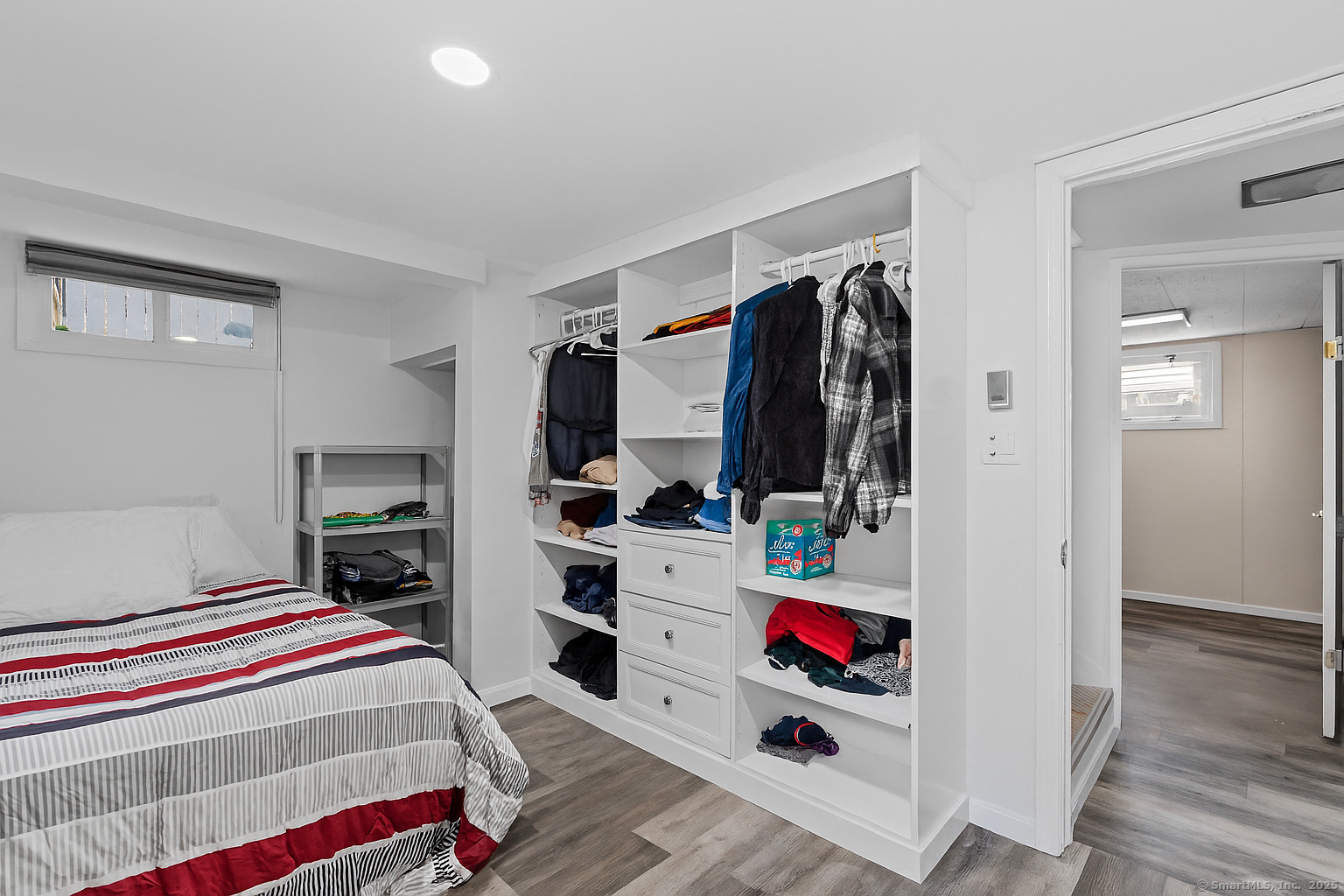 Milford, Connecticut, 06460, United States, 3 Bedrooms Bedrooms, ,2 BathroomsBathrooms,Residential,For Sale,1896652