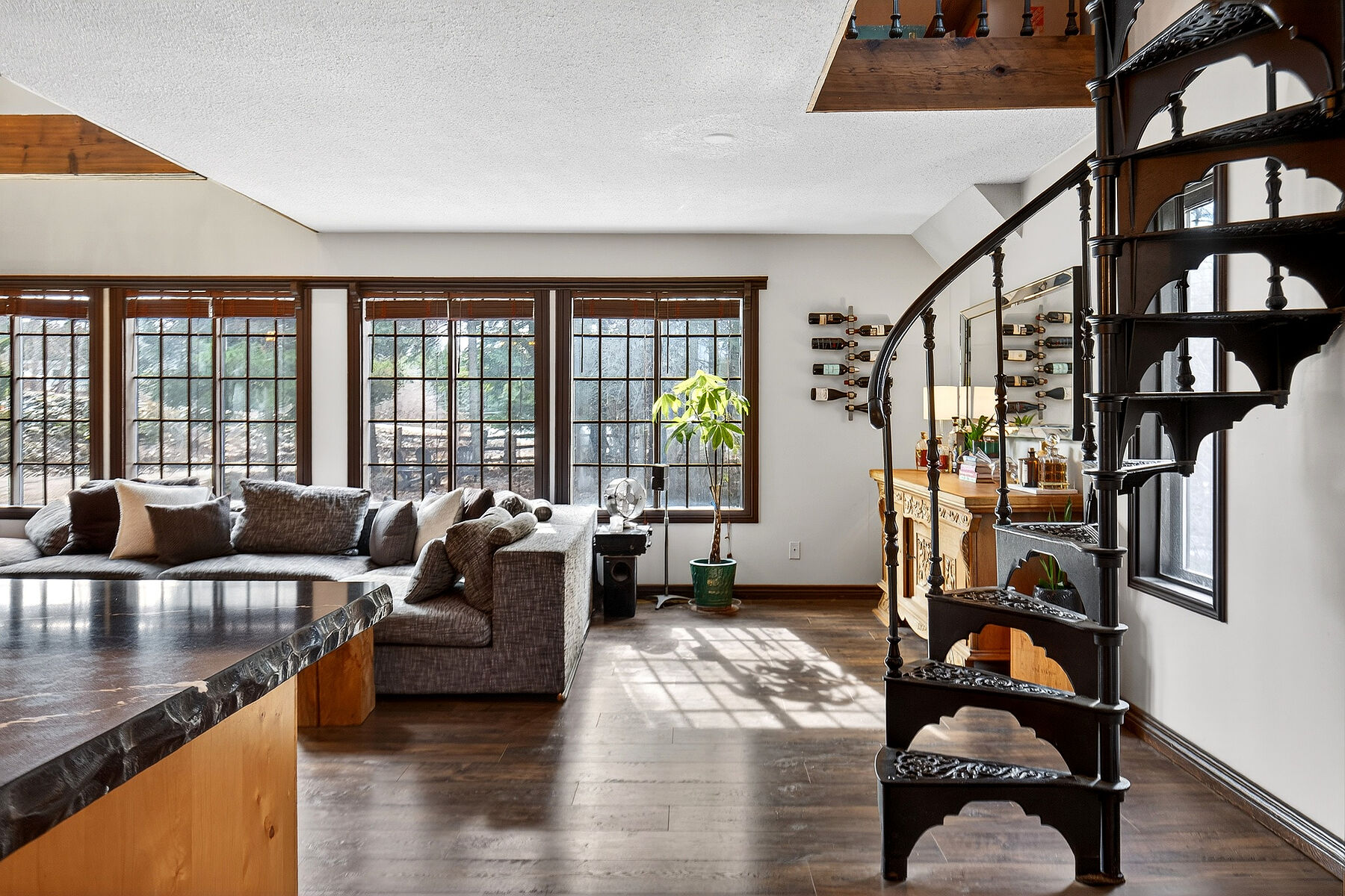  Modern Tudor Elegance - 物件實景