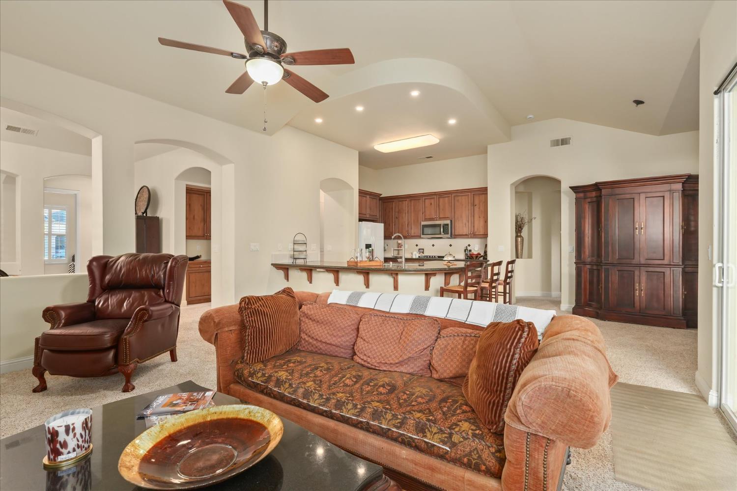 Clovis, California, 93619, United States, 3 Bedrooms Bedrooms, ,2 BathroomsBathrooms,Residential,For Sale,1942854