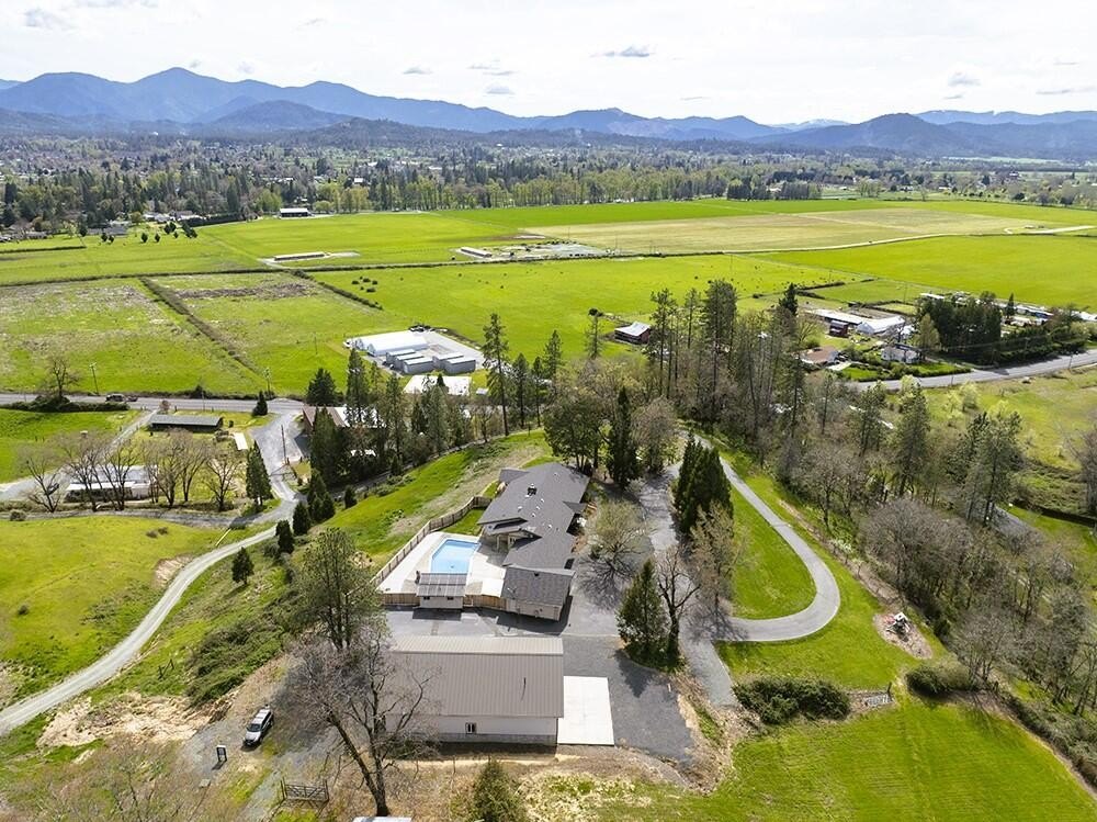 Grants Pass, Oregon, 97526, United States, 4 Bedrooms Bedrooms, ,6 BathroomsBathrooms,Residential,For Sale,1765933