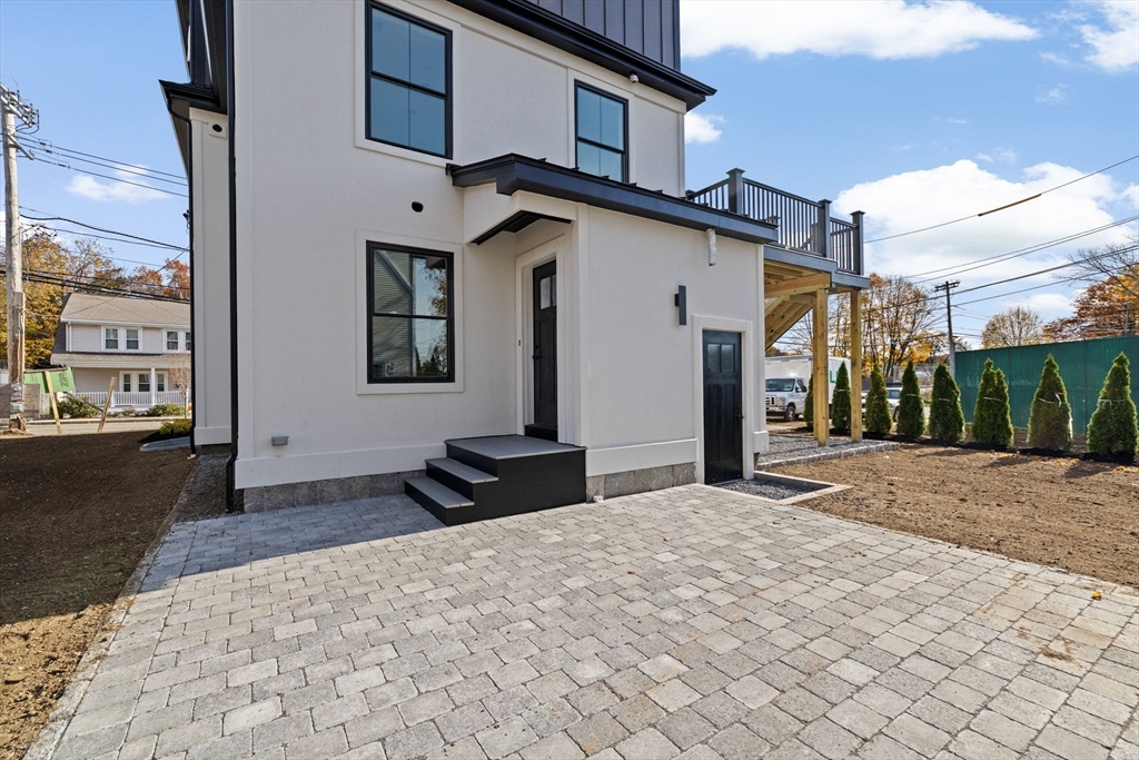 Boston, Massachusetts, 02132, United States, 3 Bedrooms Bedrooms, ,2 BathroomsBathrooms,Residential,For Sale,1991771