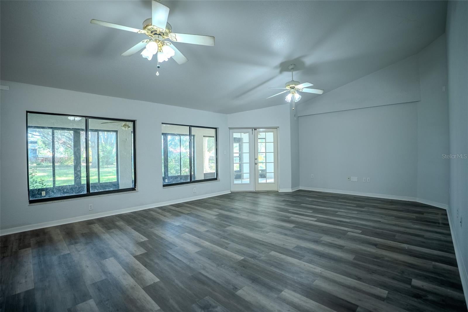 LADY LAKE, Florida, 32159, United States, 5 Bedrooms Bedrooms, ,3 BathroomsBathrooms,Residential,For Sale,1850305