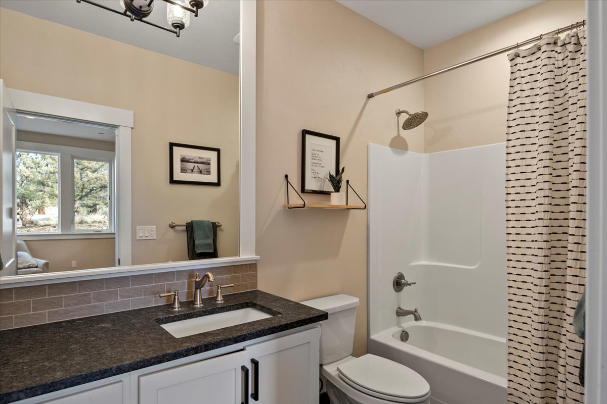 Redmond, Oregon, 97756, United States, 3 Bedrooms Bedrooms, ,3 BathroomsBathrooms,Residential,For Sale,1743690