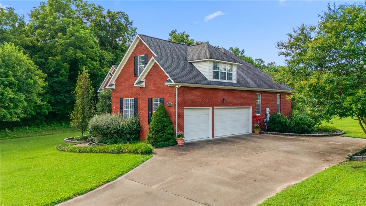 Columbia, Tennessee, 38401, United States, 4 Bedrooms Bedrooms, ,3 BathroomsBathrooms,Residential,For Sale,1897603