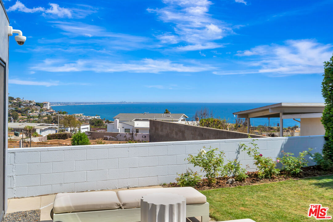 Malibu, California, 90265, United States, 4 Bedrooms Bedrooms, ,3 BathroomsBathrooms,Residential,For Sale,1925740