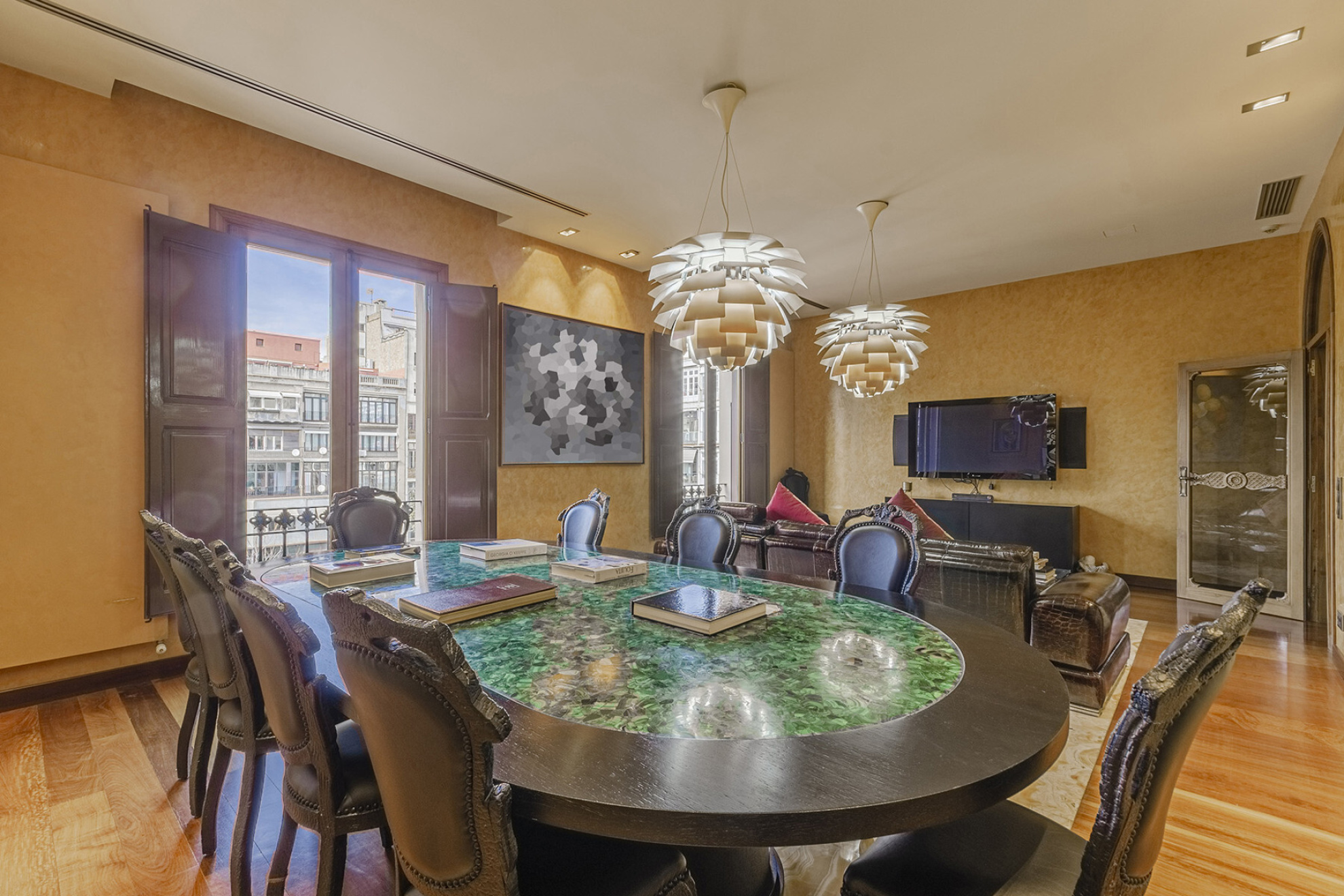  Impressive duplex adjacent to Gaudí