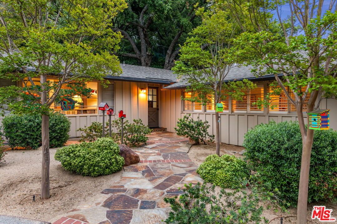 Los Angeles, California, 90049, United States, 4 Bedrooms Bedrooms, ,3 BathroomsBathrooms,Residential,For Sale,1805852