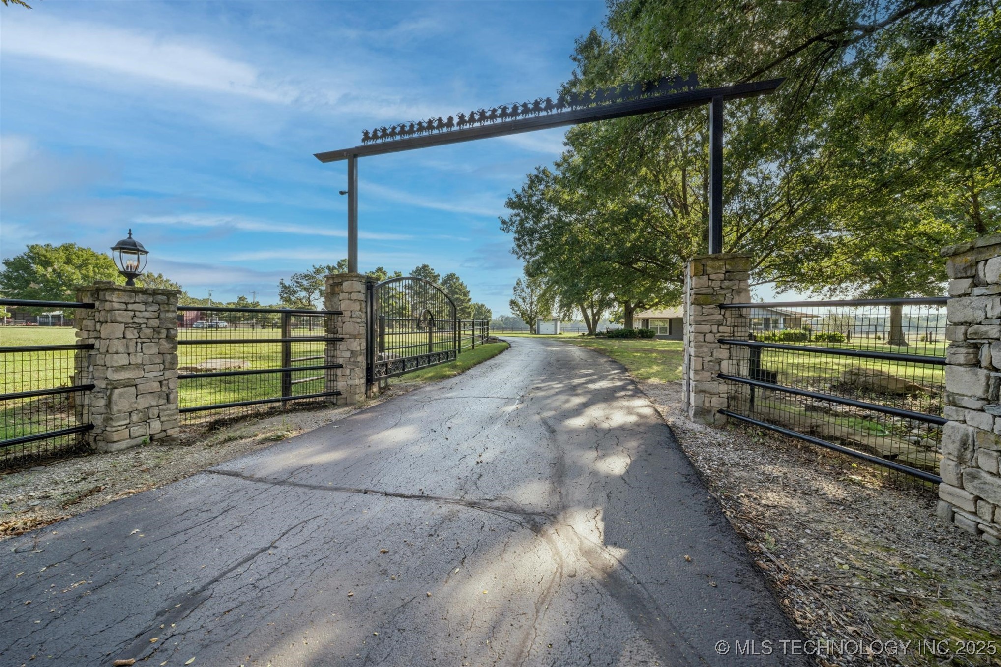 Mounds, Oklahoma, 74047, United States, 4 Bedrooms Bedrooms, ,6 BathroomsBathrooms,Residential,For Sale,1960960