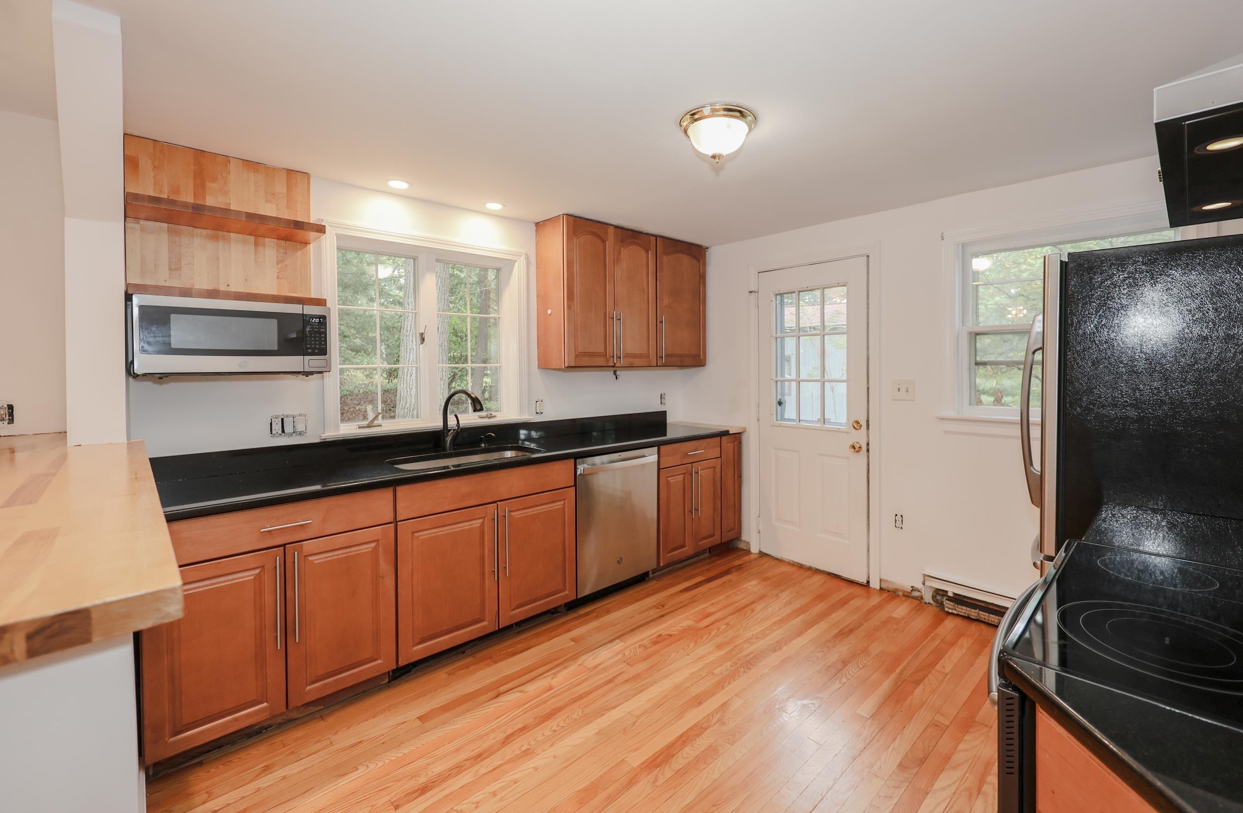 Nashua, New Hampshire, 03061, United States, 3 Bedrooms Bedrooms, ,1 BathroomBathrooms,Residential,For Sale,1942147
