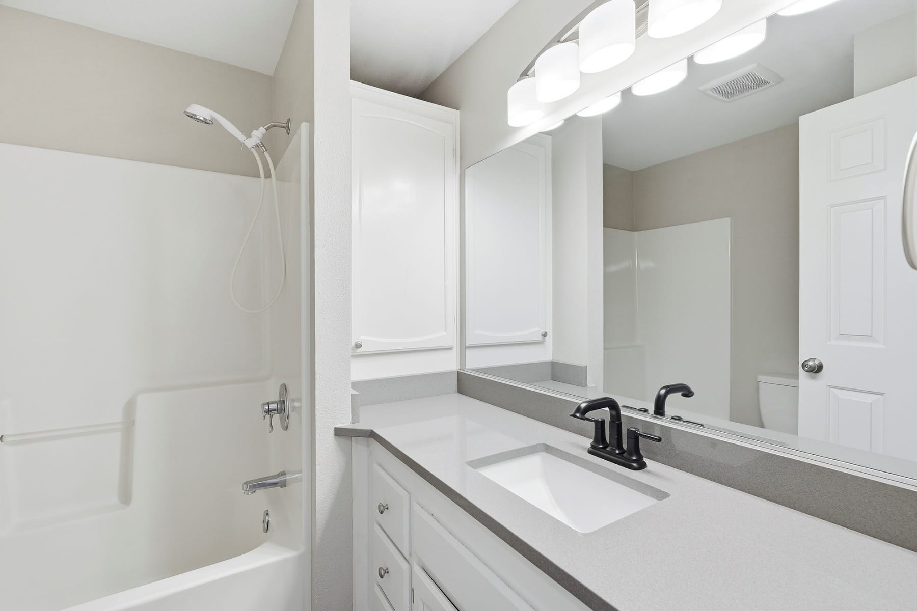  22335 SW MARTINAZZI AVE Tualatin, OR 97062 - 物件實景