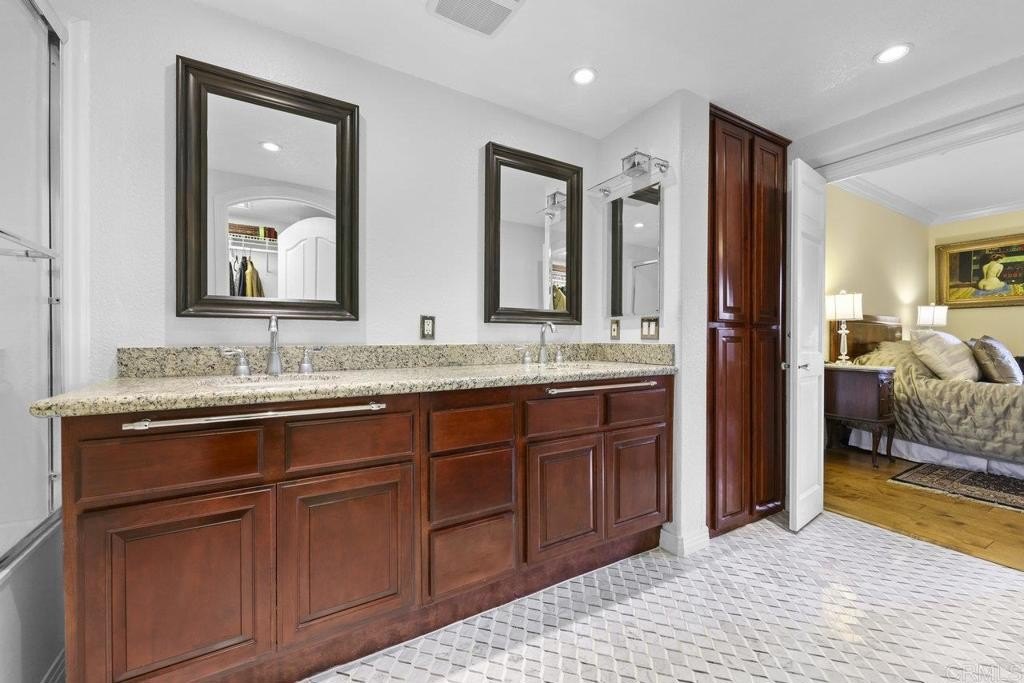 San Diego, California, 92101, United States, 2 Bedrooms Bedrooms, ,3 BathroomsBathrooms,Residential,For Sale,1856536