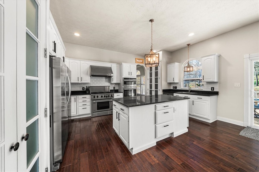 Pine Twp, Pennsylvania, 16046, United States, 5 Bedrooms Bedrooms, ,6 BathroomsBathrooms,Residential,For Sale,1989507