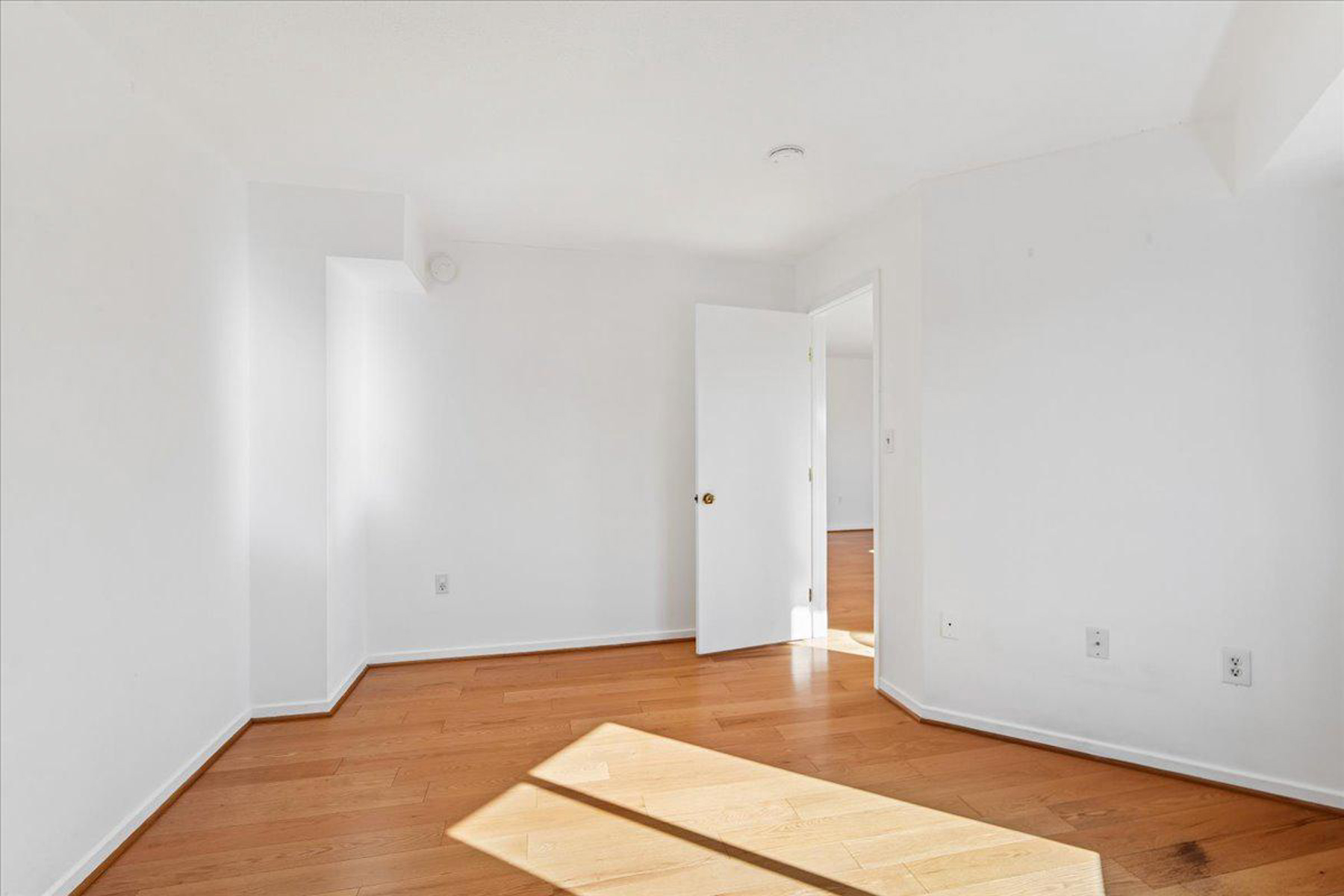  2111 Wisconsin Avenue NW, Washington, DC, 20007 - 物件實景