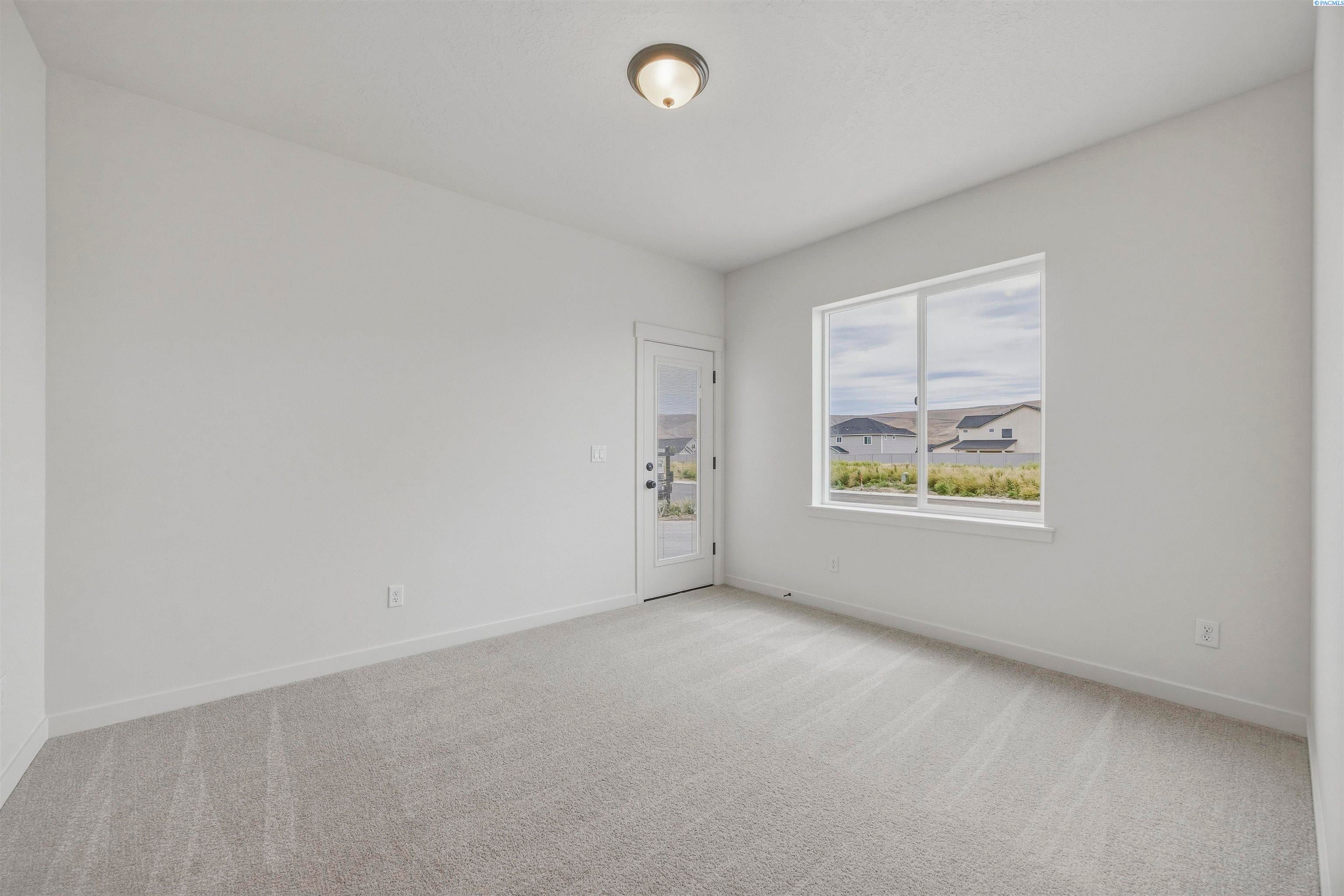 Prosser, Washington, 99350, United States, 5 Bedrooms Bedrooms, ,3 BathroomsBathrooms,Residential,For Sale,2028032