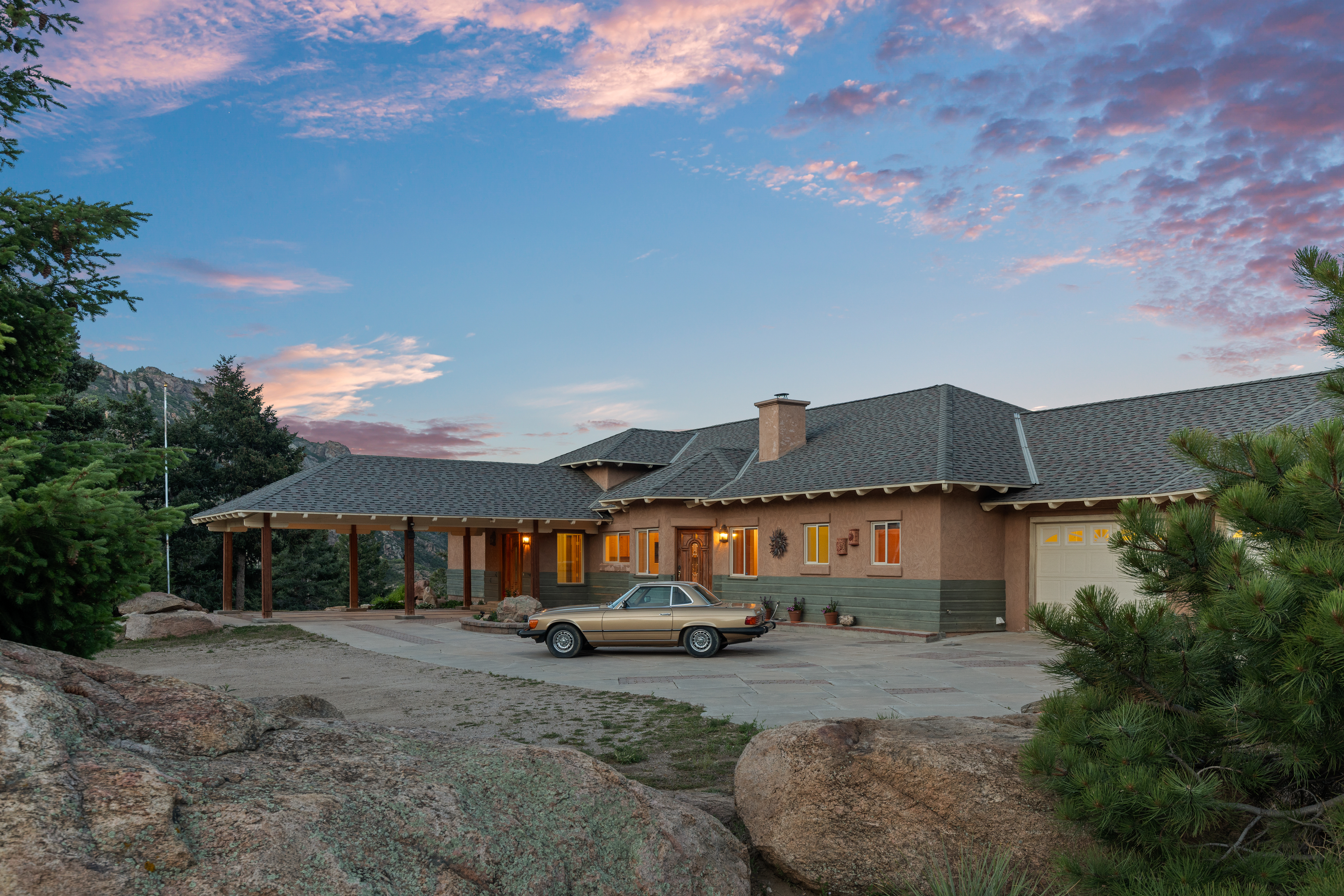  Rare 40-Acre Mountain Retreat with Panoramic Views & 11 Garages - 物件實景