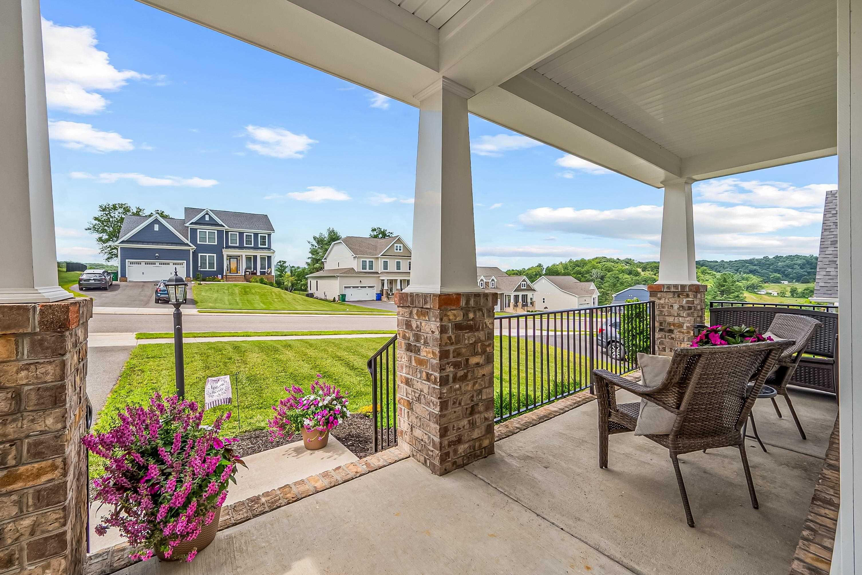 Christiansburg, Virginia, 24073, United States, 4 Bedrooms Bedrooms, ,5 BathroomsBathrooms,Residential,For Sale,1903895