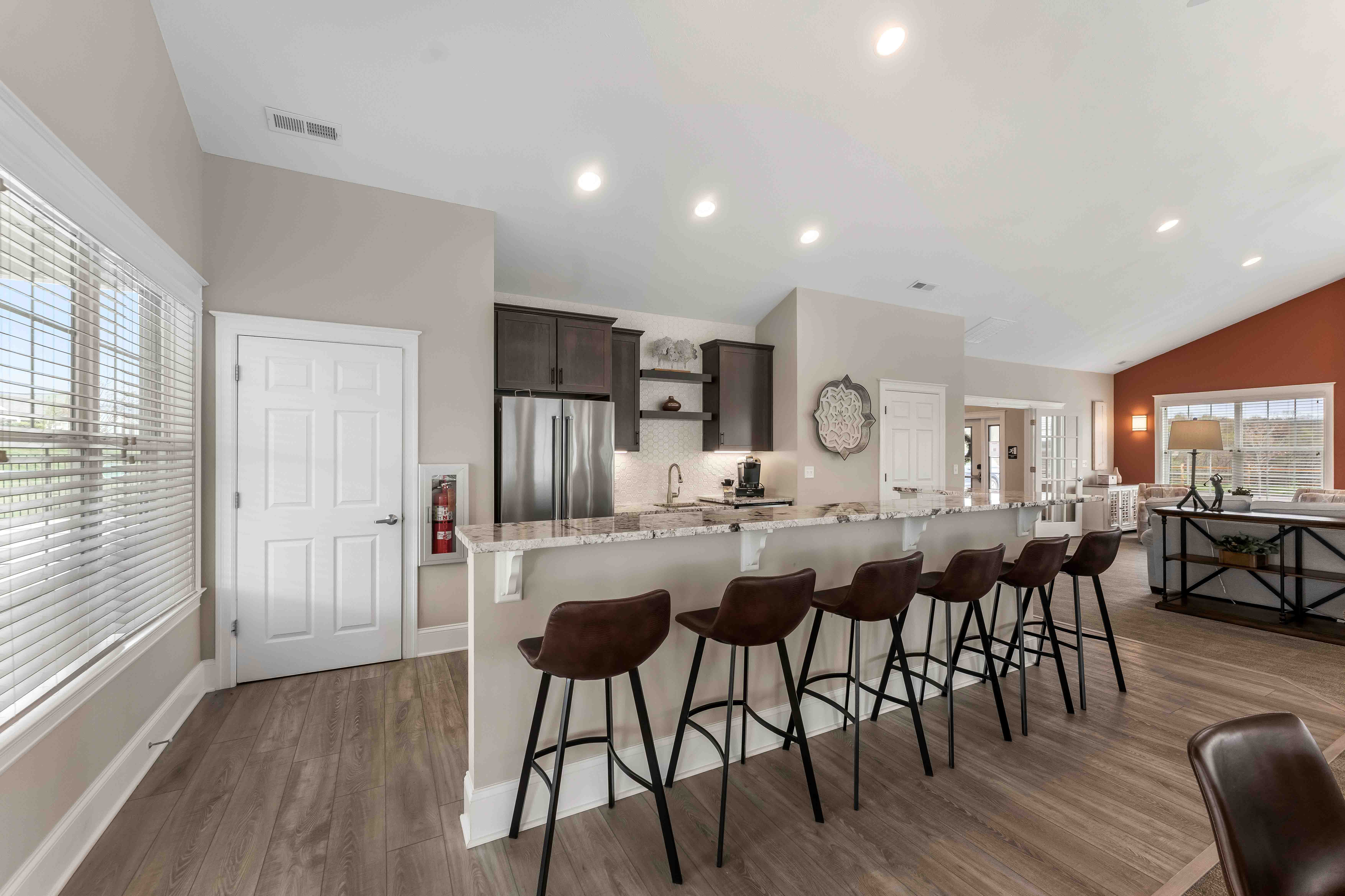  2003 South Links Avenue - 物件實景