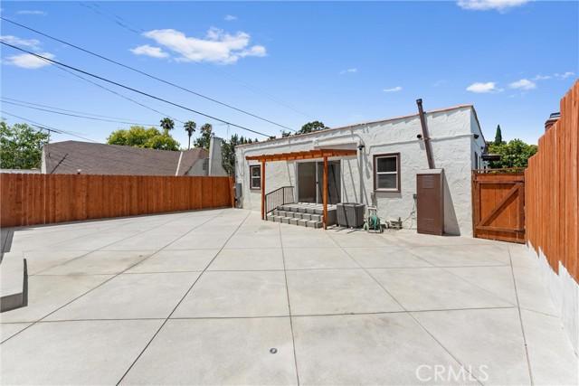 Los Angeles, California, 90043, United States, 3 Bedrooms Bedrooms, ,2 BathroomsBathrooms,Residential,For Sale,1909410