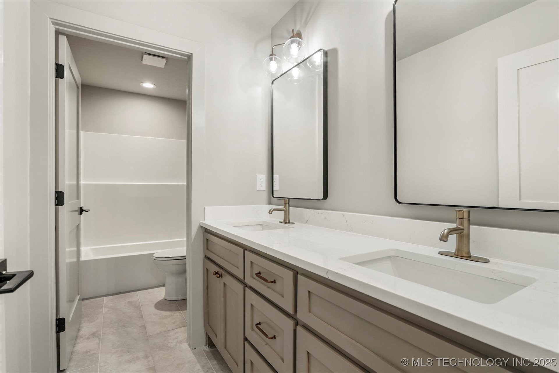 Broken Arrow, Oklahoma, 74012, United States, 5 Bedrooms Bedrooms, ,3 BathroomsBathrooms,Residential,For Sale,1991431