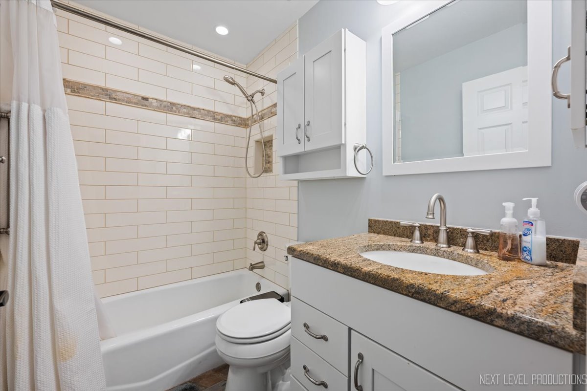 Naperville, Illinois, 60565, United States, 4 Bedrooms Bedrooms, ,4 BathroomsBathrooms,Residential,For Sale,1987037