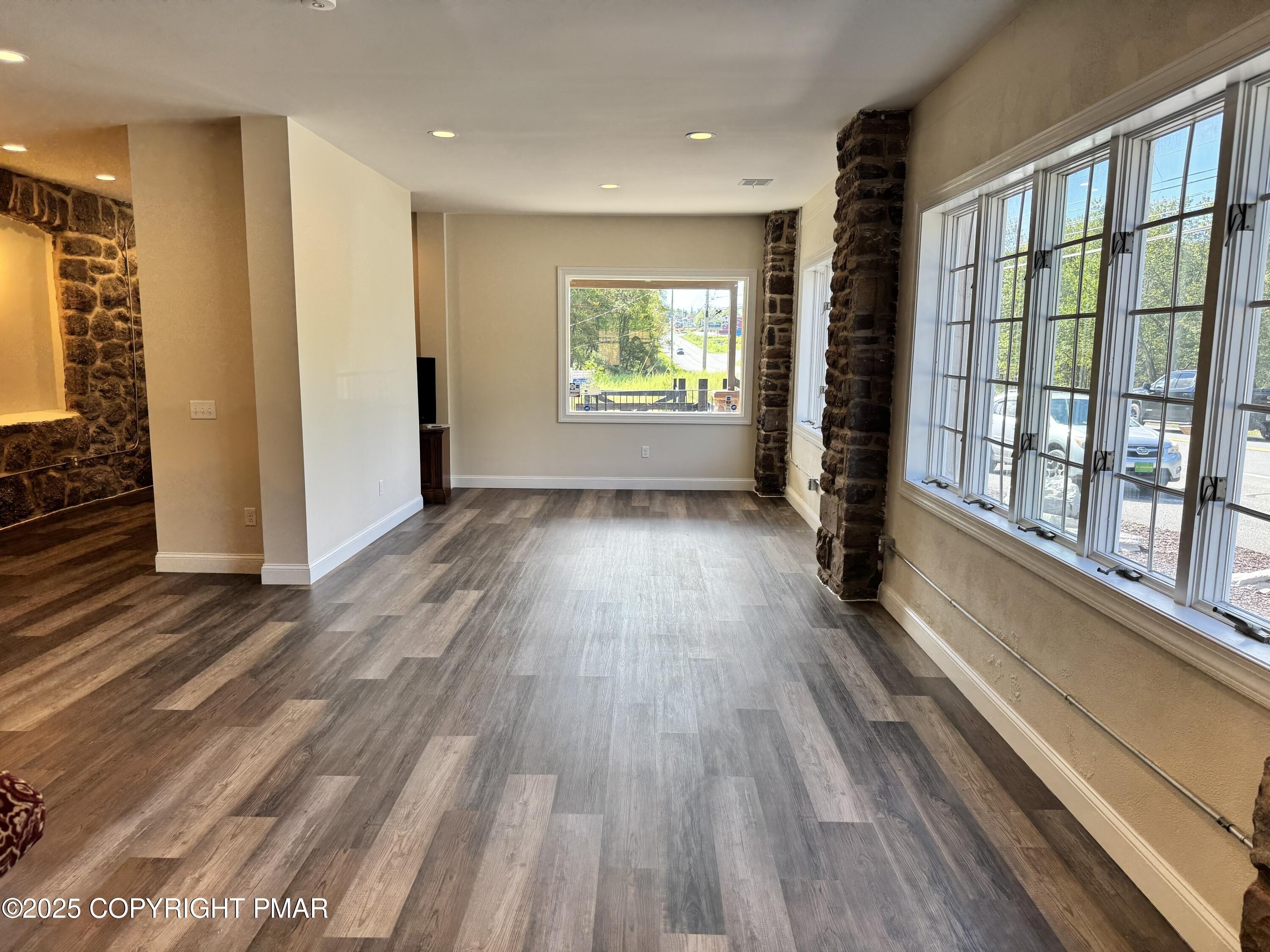 Blakeslee, Pennsylvania, 18610, United States, 5 Bedrooms Bedrooms, ,4 BathroomsBathrooms,Residential,For Sale,1937474