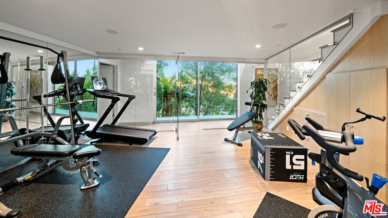 Los Angeles, California, 90069, United States, 4 Bedrooms Bedrooms, ,4 BathroomsBathrooms,Residential,For Sale,1766508