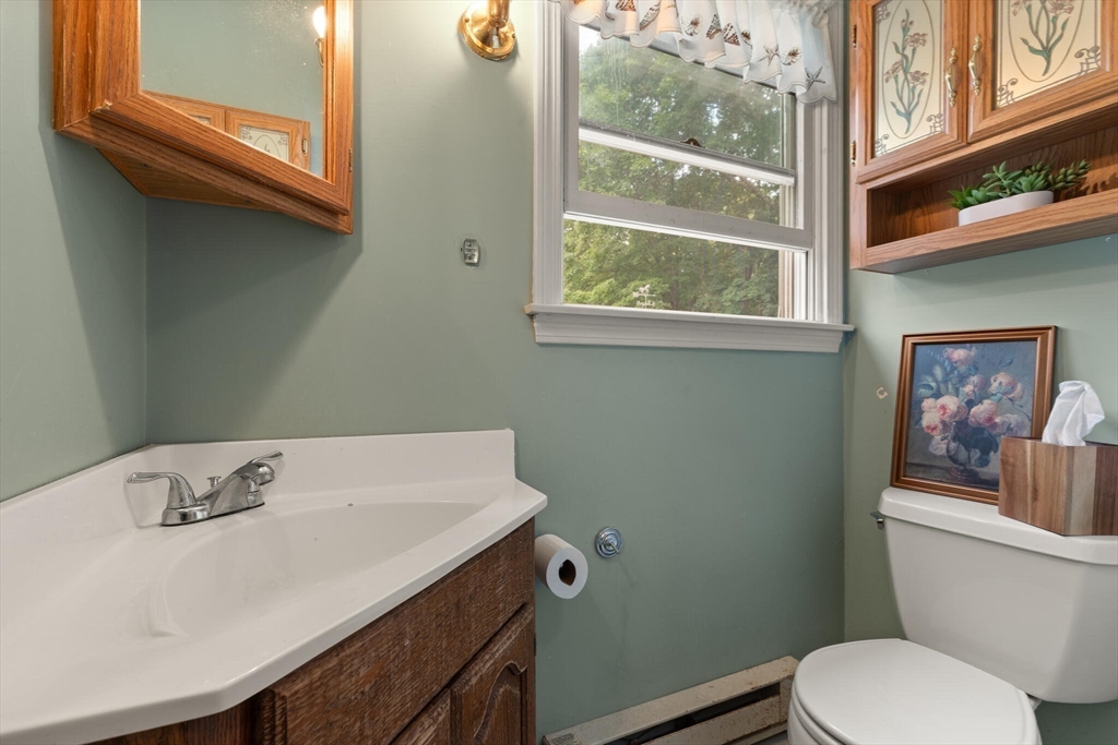 North Attleboro, Massachusetts, 02760, United States, 5 Bedrooms Bedrooms, ,2 BathroomsBathrooms,Residential,For Sale,1939439