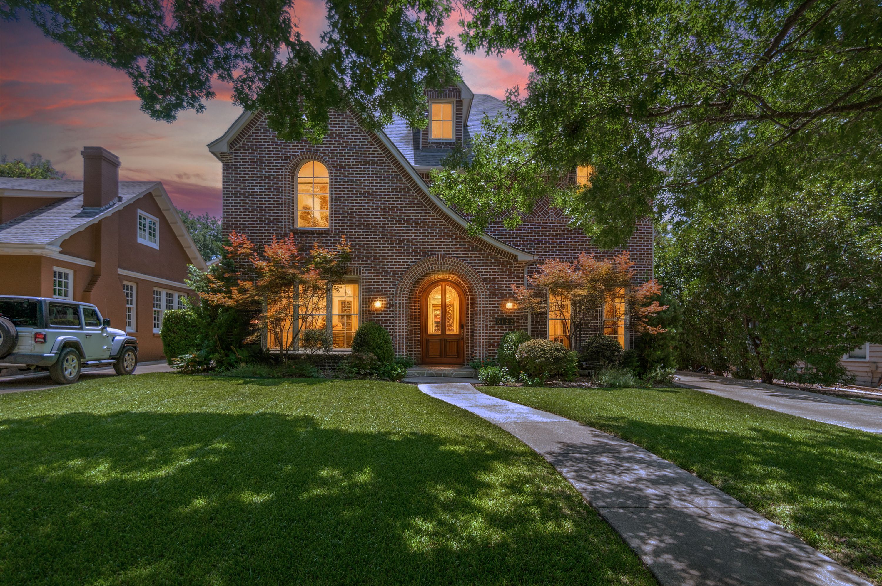  Storybook Tudor located in the Heart of the Swiss Avenue Historic District - 物件實景