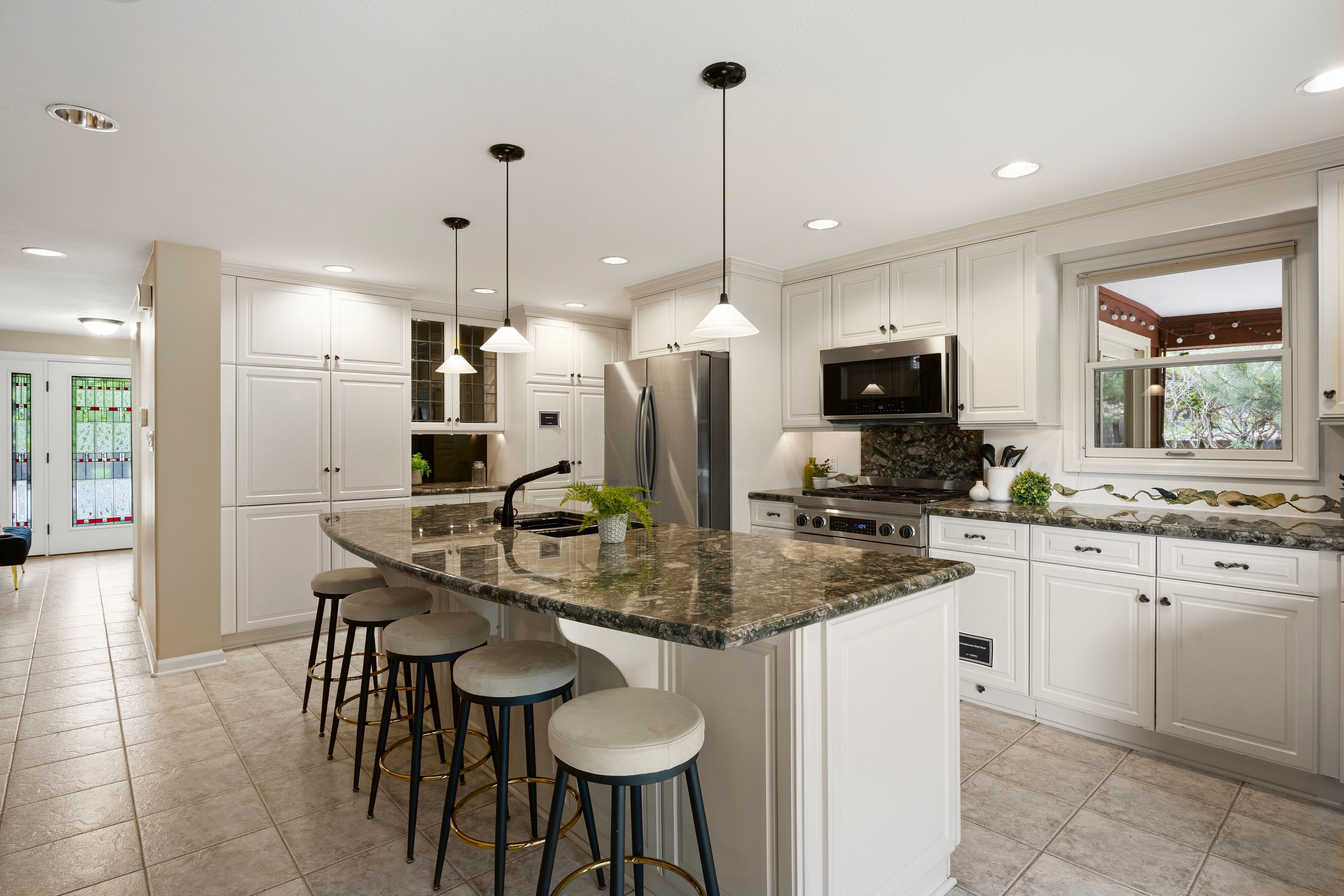  Beautifully Updated Home On Cul-De-Sac In Desirable Heritage Place Neighborhood - 物件實景