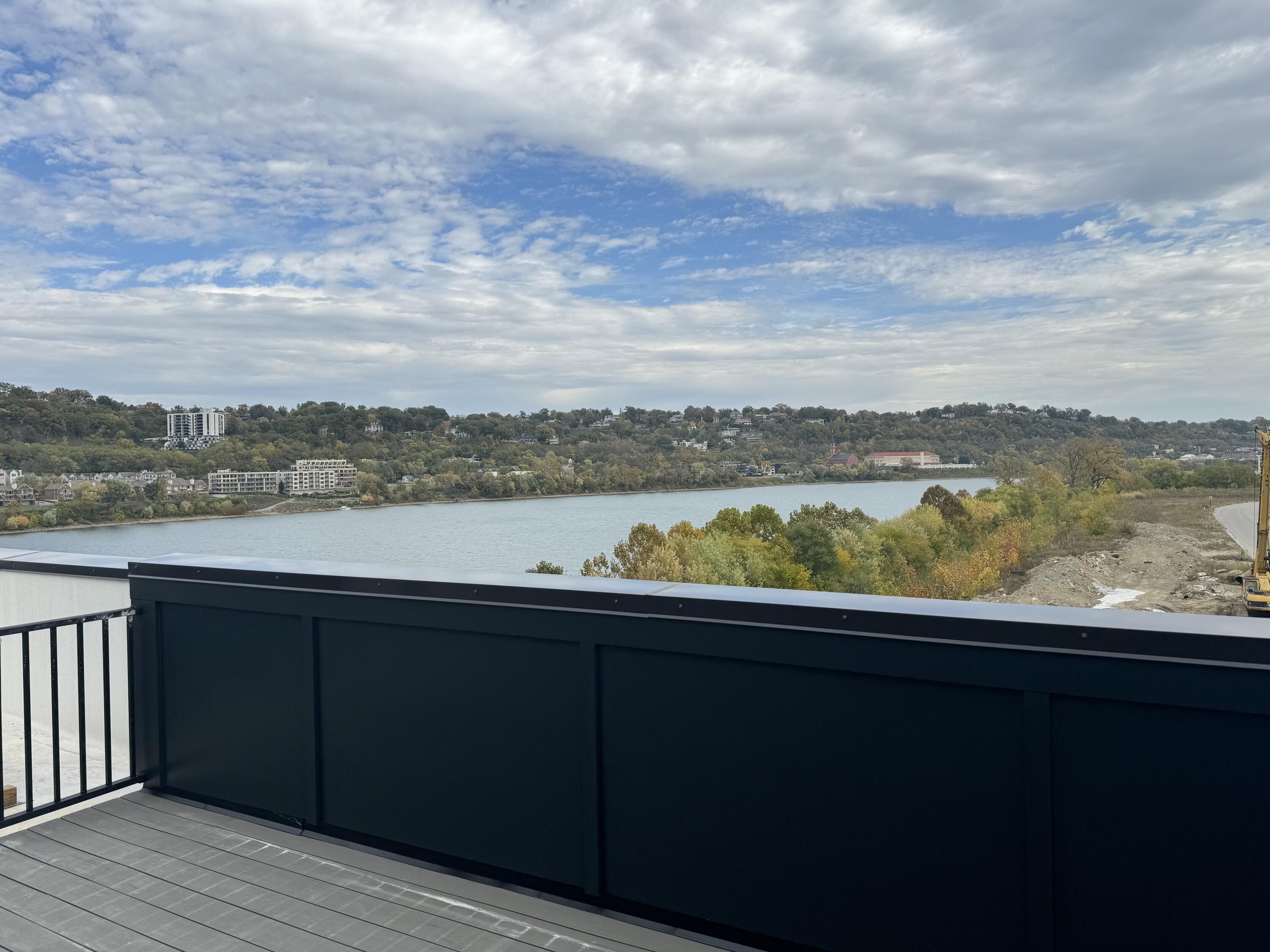 747 Manhattan Boulevard Unit 204, Dayton, Kentucky, 41074, United States, 2 Bedrooms Bedrooms, ,3 BathroomsBathrooms,Residential,For Sale,747 Manhattan Boulevard Unit 204,1375155