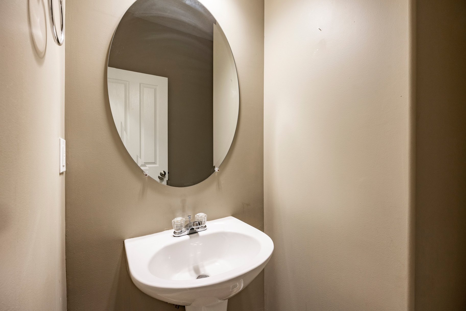  Private Millcreek Townhome with Fenced Backyard & Vaulted Ceilings - 物件實景