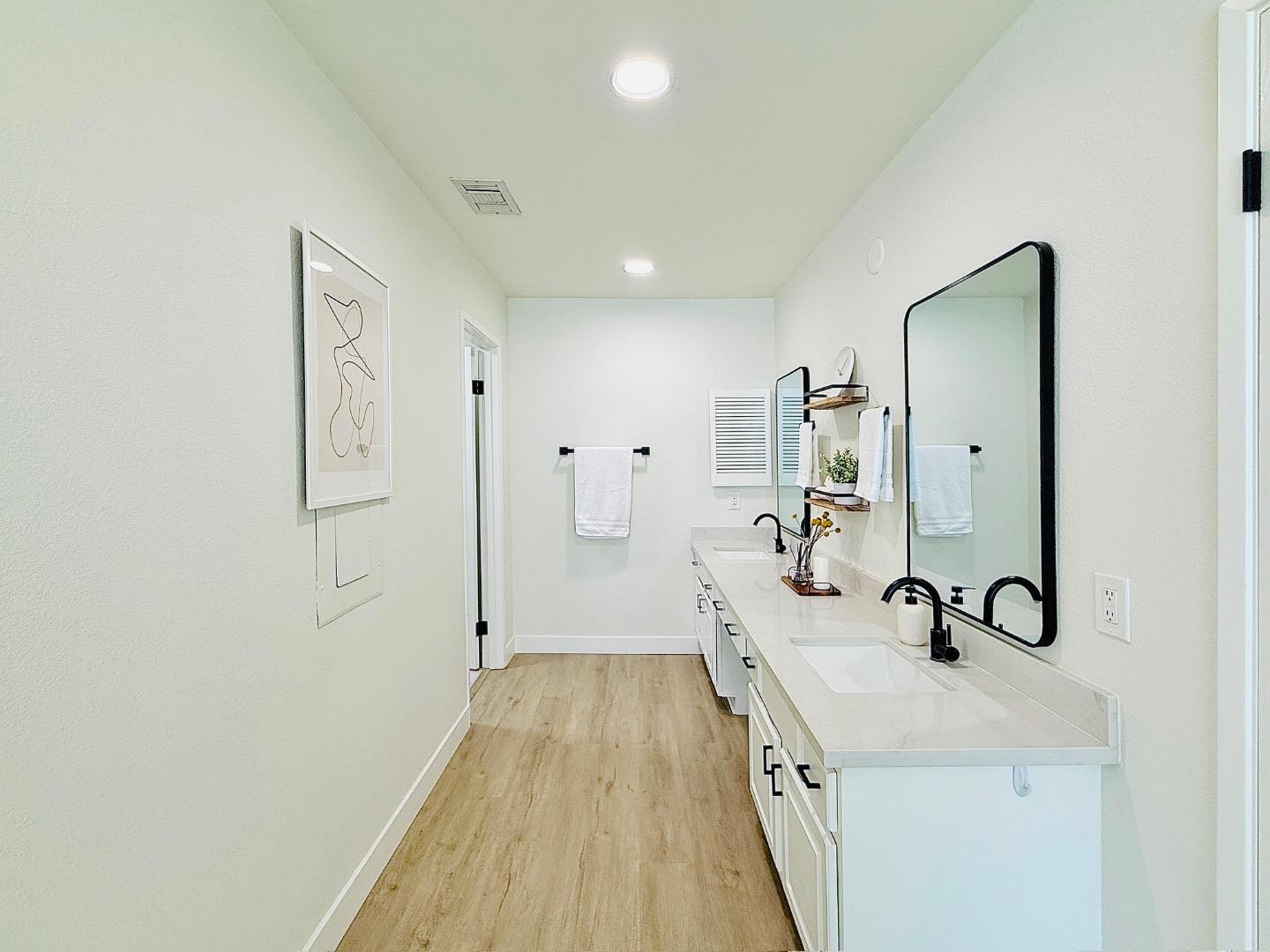 Santa Clara, California, 95051, United States, 2 Bedrooms Bedrooms, ,2 BathroomsBathrooms,Residential,For Sale,1941992