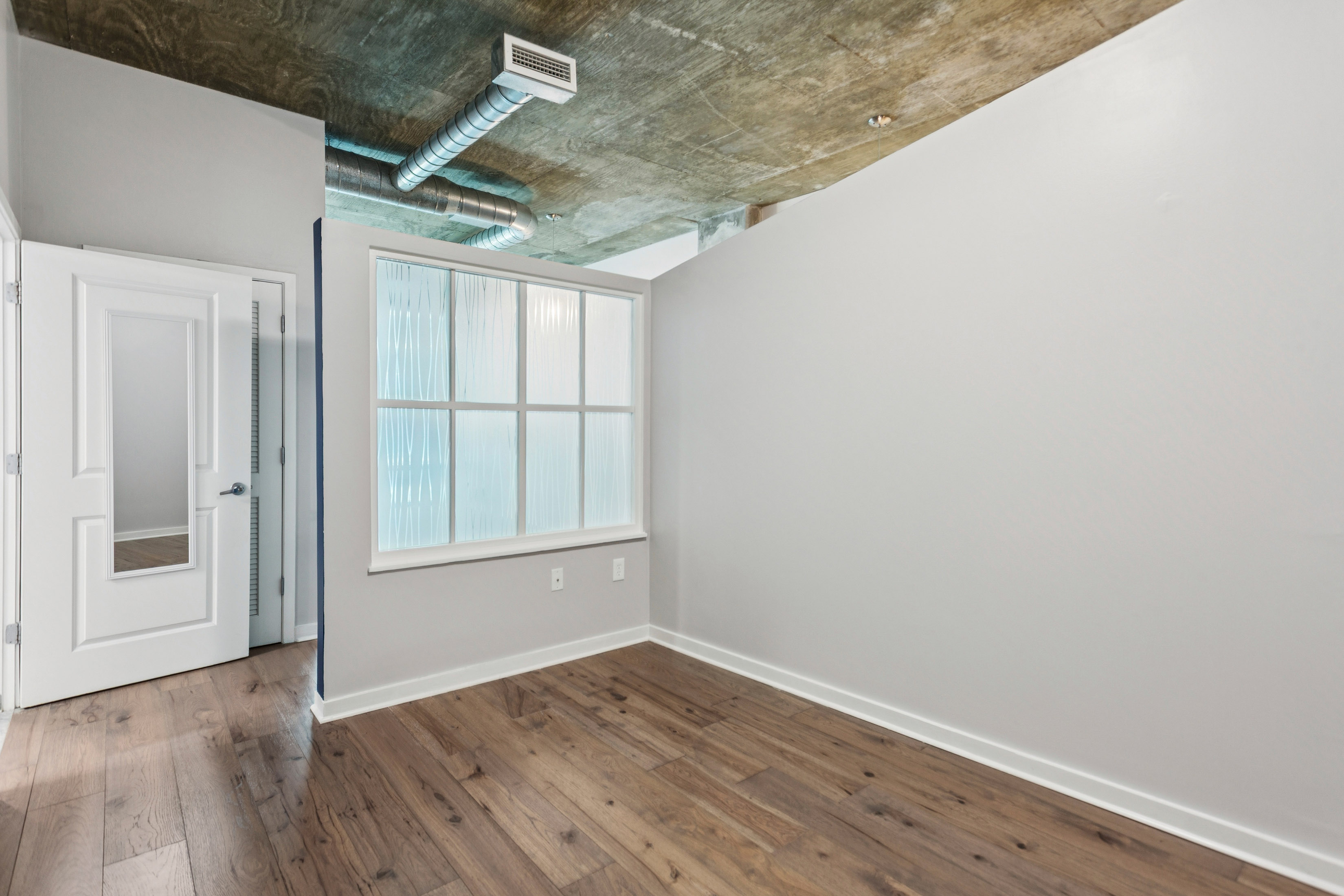  Updated Midtown Condo with Floor-To-Ceiling Windows - 物件實景