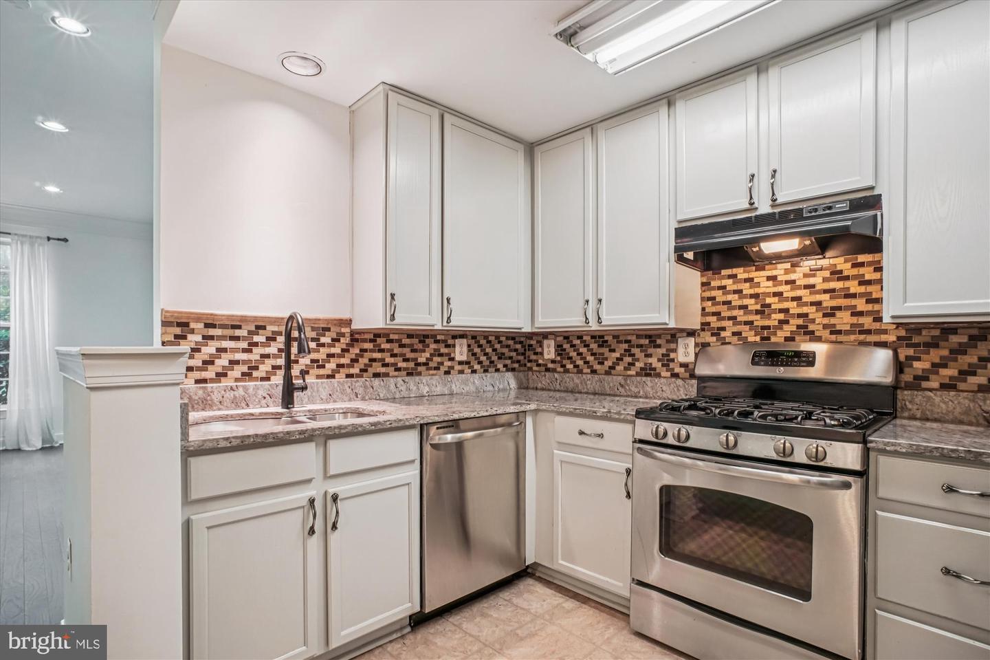 Falls Church, Virginia, 22042, United States, 3 Bedrooms Bedrooms, ,2 BathroomsBathrooms,Residential,For Sale,2001644