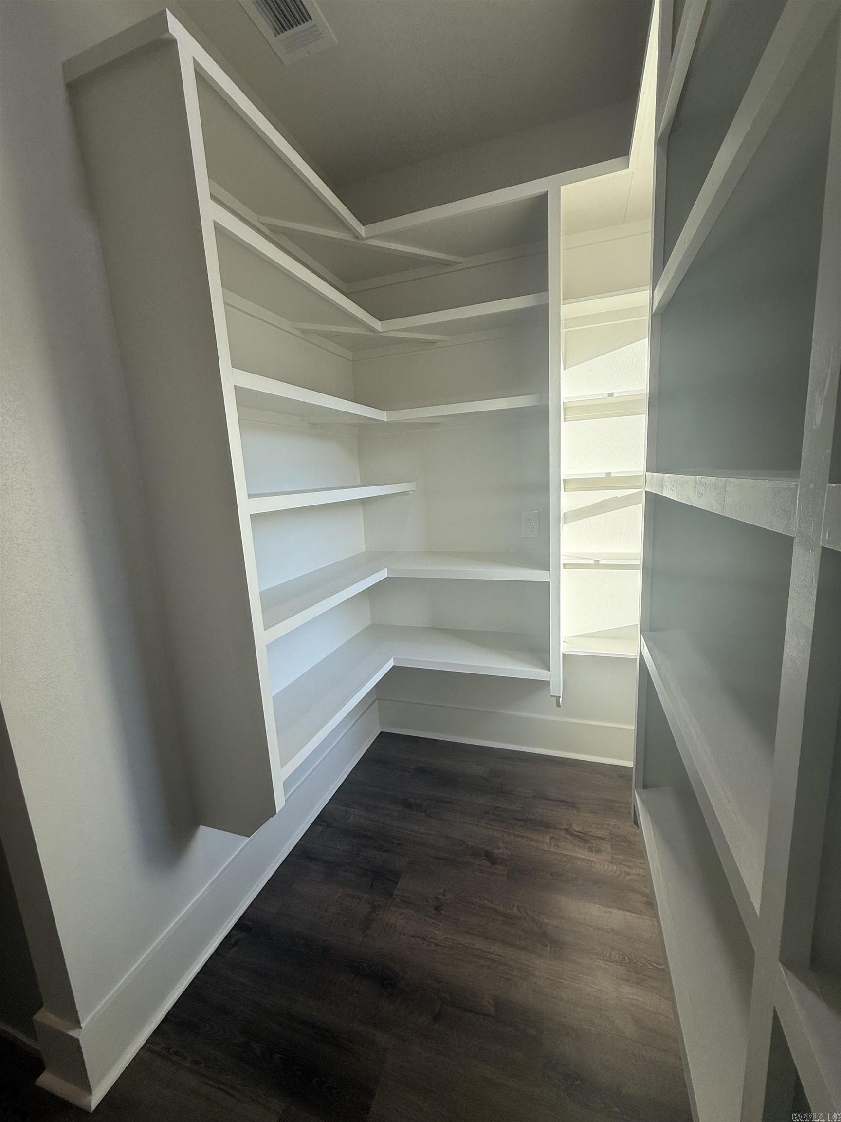 Benton, Arkansas, 72019, United States, 5 Bedrooms Bedrooms, ,4 BathroomsBathrooms,Residential,For Sale,1982699