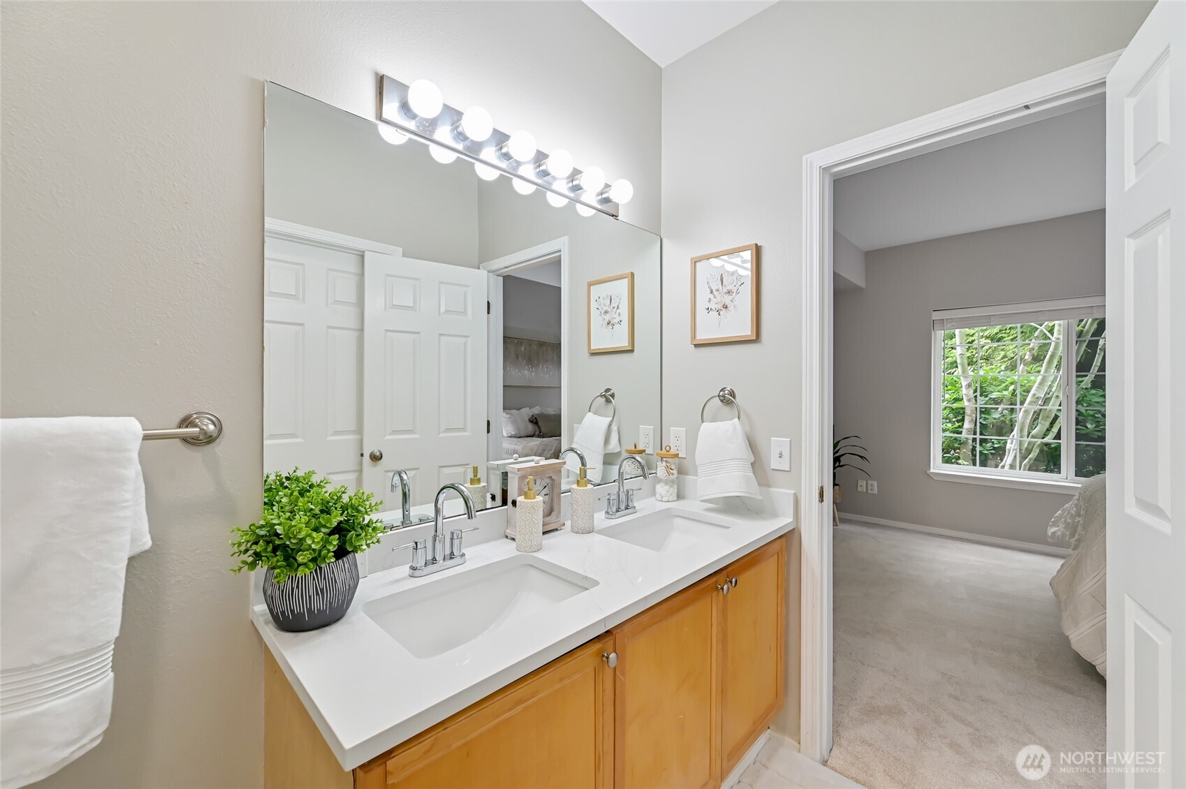 Bothell, Washington, 98011, United States, 2 Bedrooms Bedrooms, ,1 BathroomBathrooms,Residential,For Sale,1933100