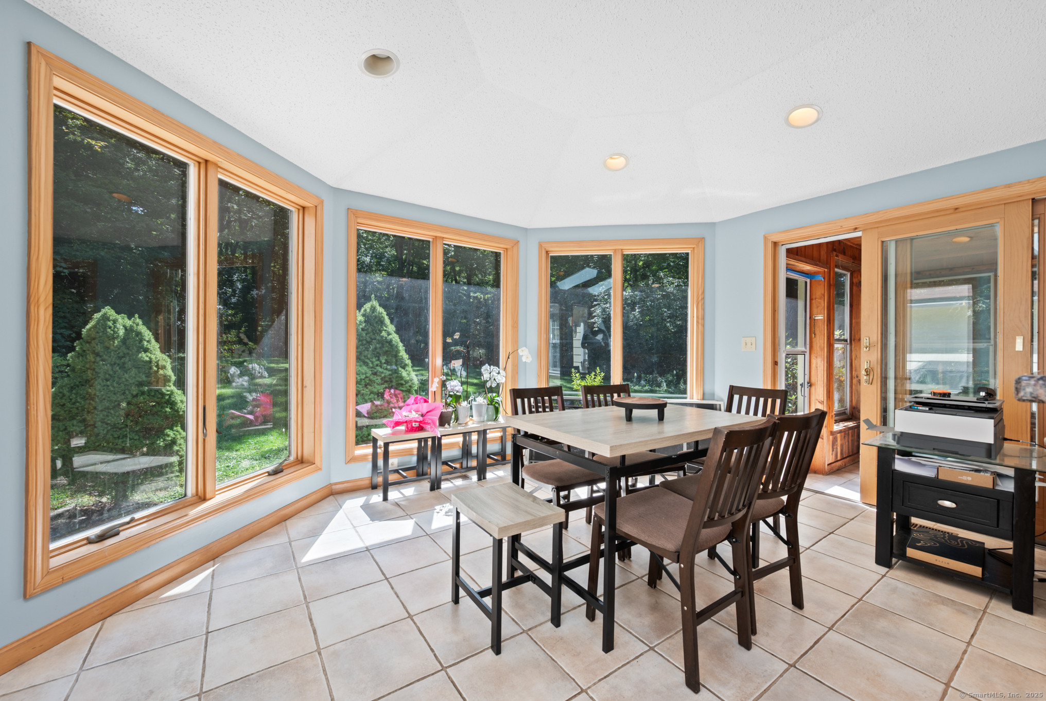 Avon, Connecticut, 06001, United States, 5 Bedrooms Bedrooms, ,5 BathroomsBathrooms,Residential,For Sale,1942317