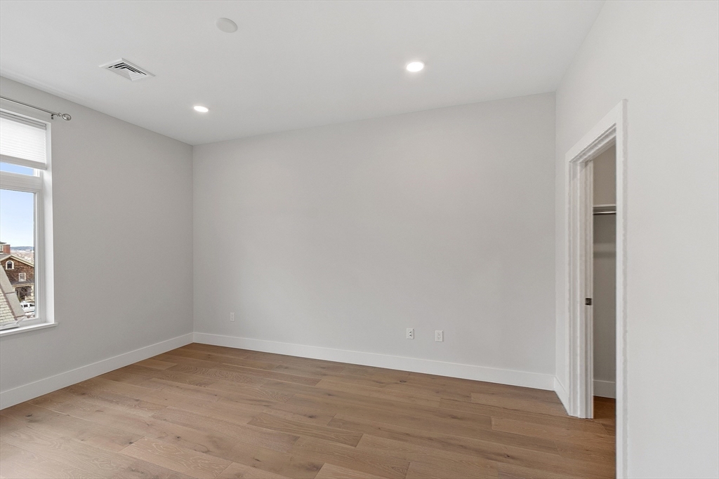 Somerville, Massachusetts, 02143, United States, 2 Bedrooms Bedrooms, ,2 BathroomsBathrooms,Residential,For Sale,1938695