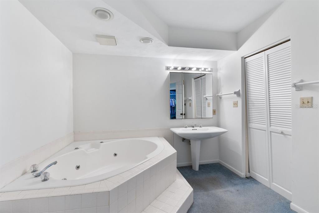 Orlando, Florida, 32819, United States, 2 Bedrooms Bedrooms, ,2 BathroomsBathrooms,Residential,For Sale,1787410