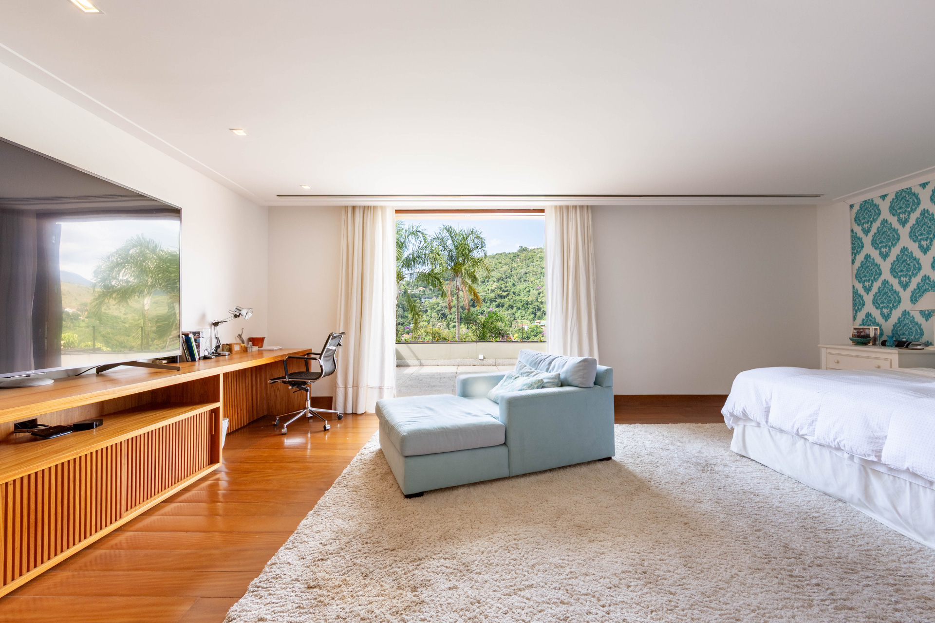  Signature residence integrated with nature in a private mountain setting - 物件實景