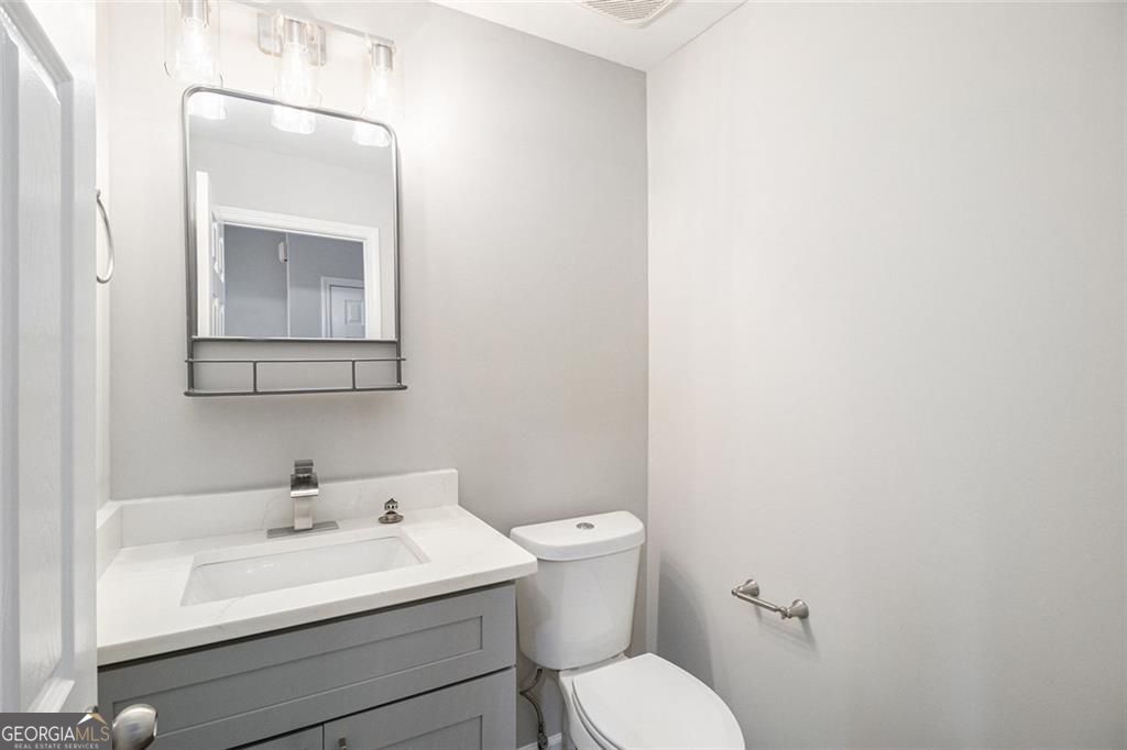 Newnan, Georgia, 30265, United States, 4 Bedrooms Bedrooms, ,3 BathroomsBathrooms,Residential,For Sale,1922680