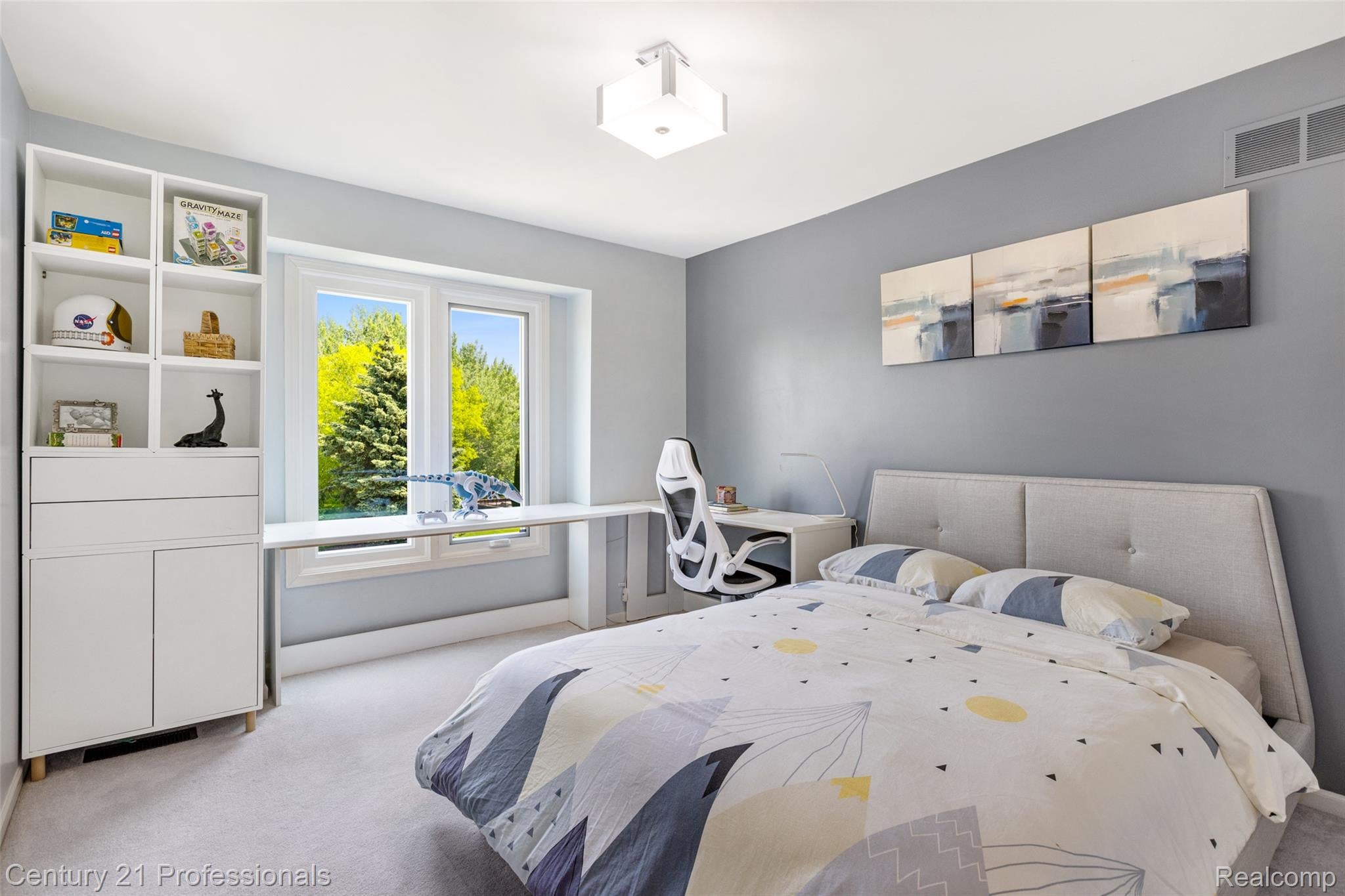 LakeOrion, Michigan, 48359, United States, 4 Bedrooms Bedrooms, ,3 BathroomsBathrooms,Residential,For Sale,1973715