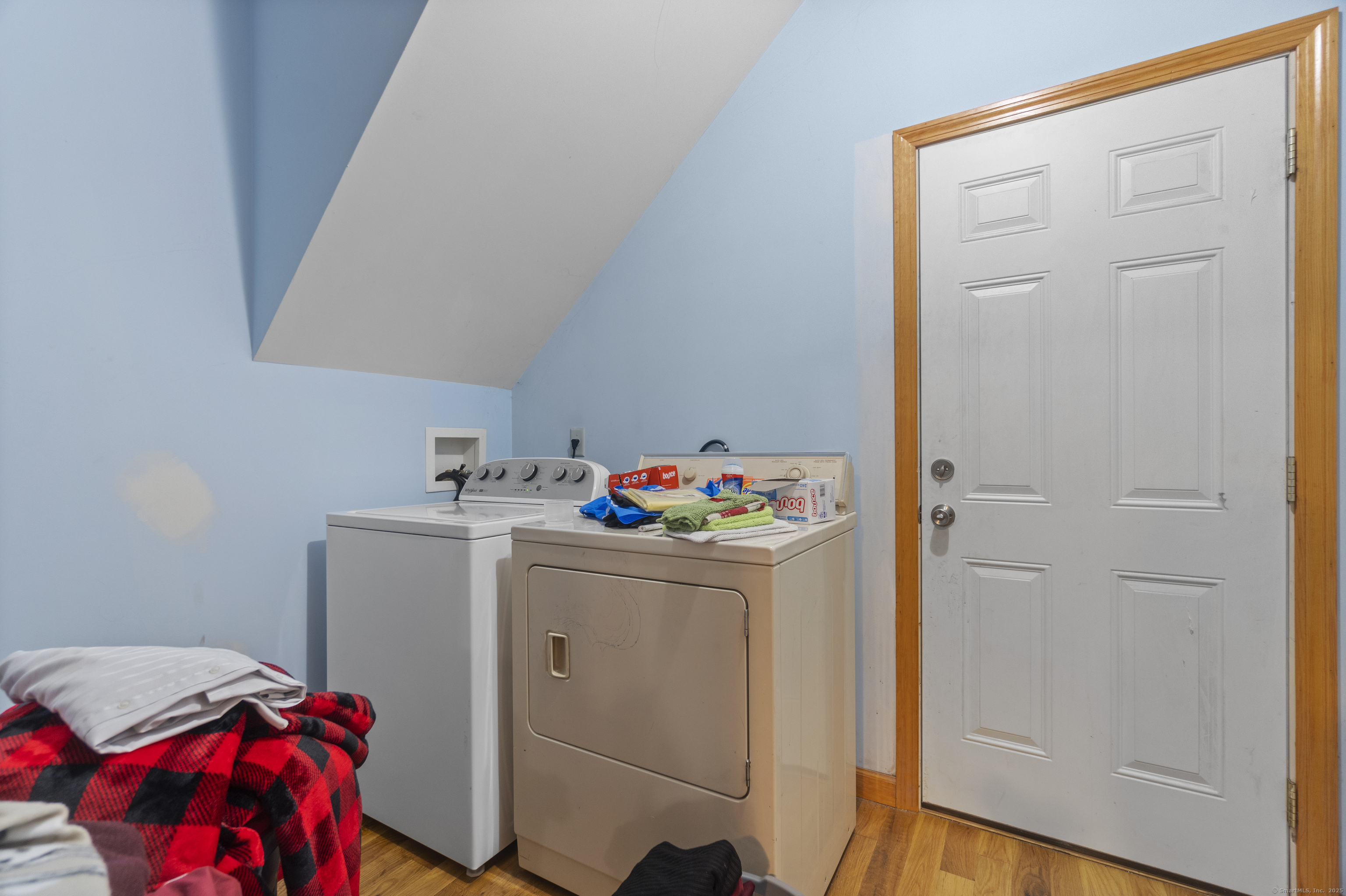 Woodbury, Connecticut, 06798, United States, 6 Bedrooms Bedrooms, ,3 BathroomsBathrooms,Residential,For Sale,1940915