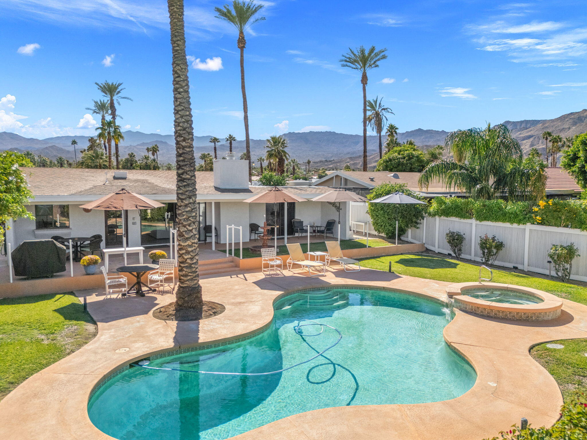 Palm Desert, California, 92260, United States, 3 Bedrooms Bedrooms, ,2 BathroomsBathrooms,Residential,For Sale,1989657