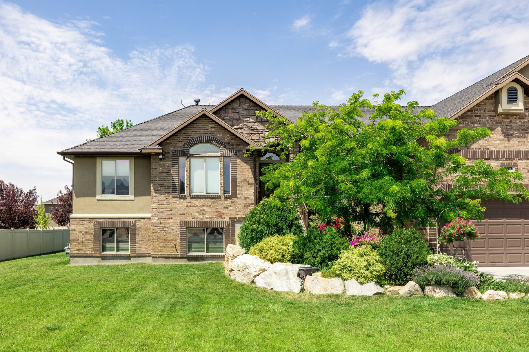  Luxury Custom Rambler on .86 Acre Park Like Setting and Extensive Mountain Views - 物件實景